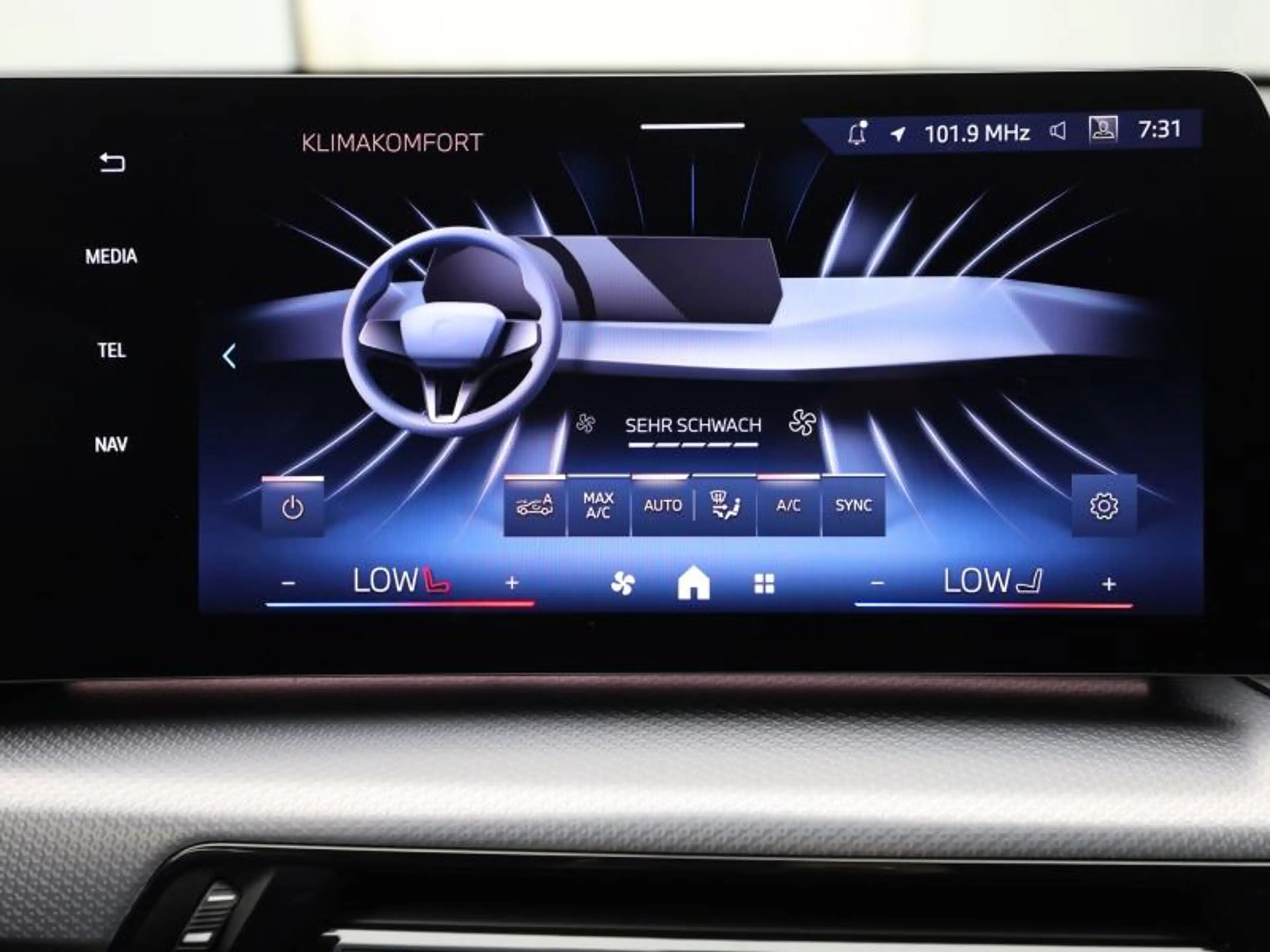 BMW X1 xDrive 25e M-PACK — photo 14