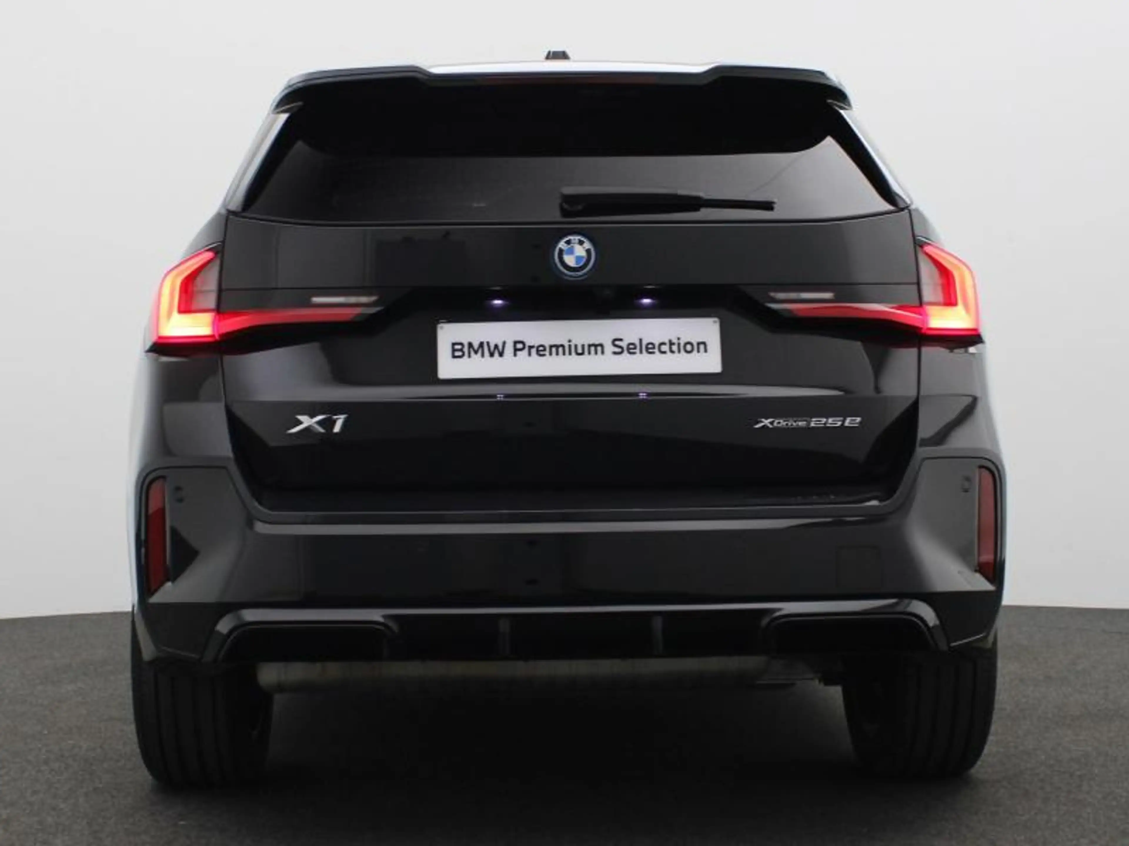BMW X1 xDrive 25e M-PACK — photo 4