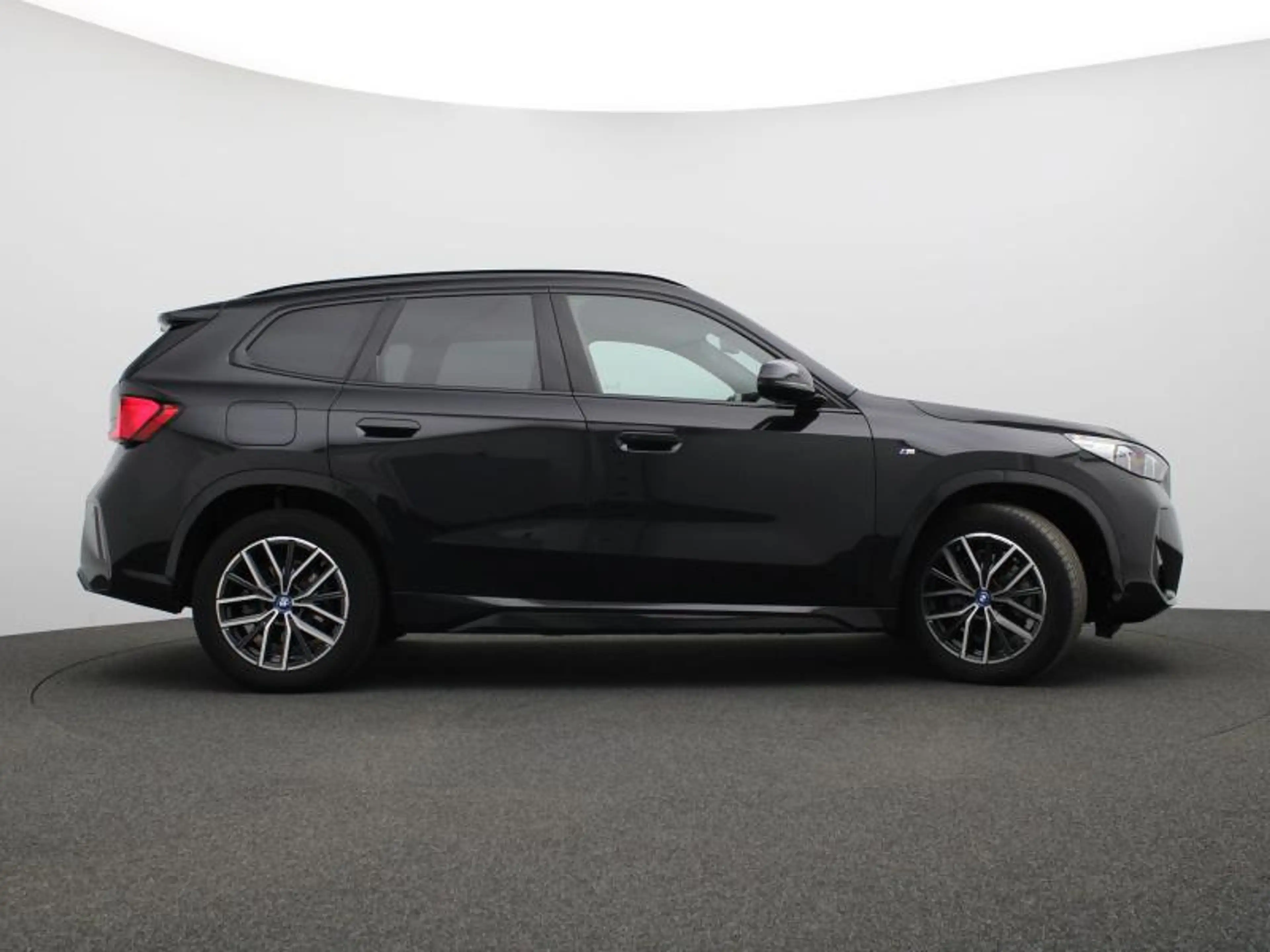 BMW X1 xDrive 25e M-PACK — photo 3