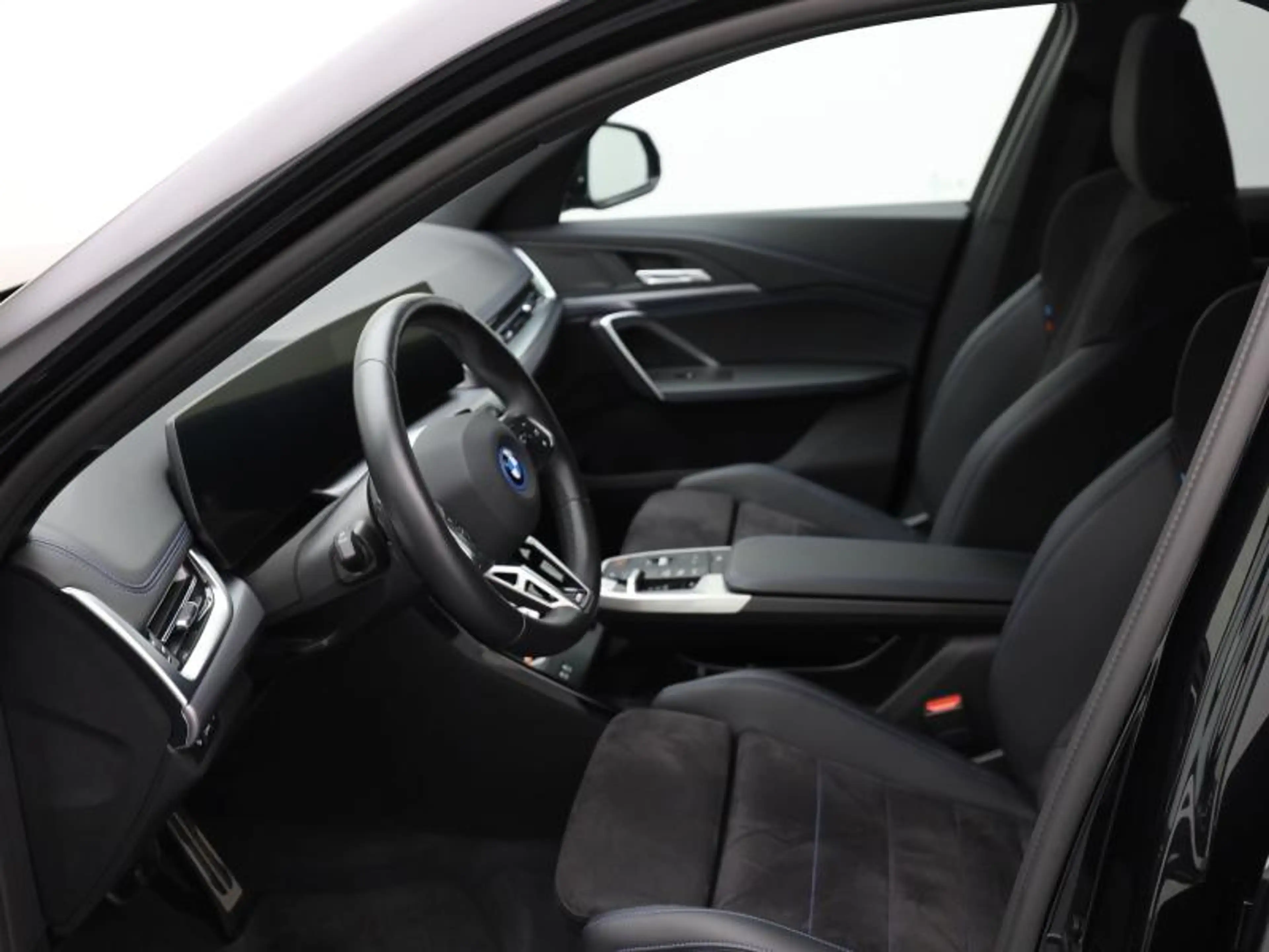BMW X1 xDrive 25e M-PACK — photo 6