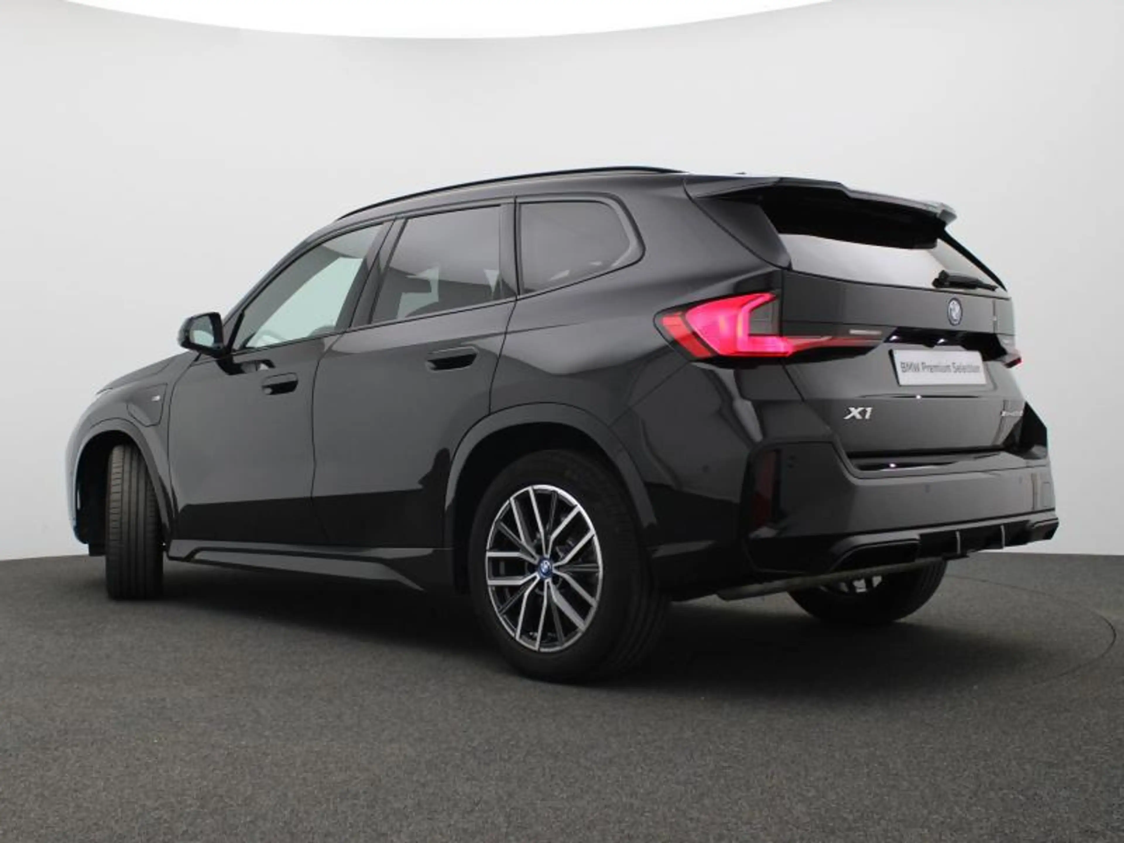 BMW X1 xDrive 25e M-PACK — photo 5