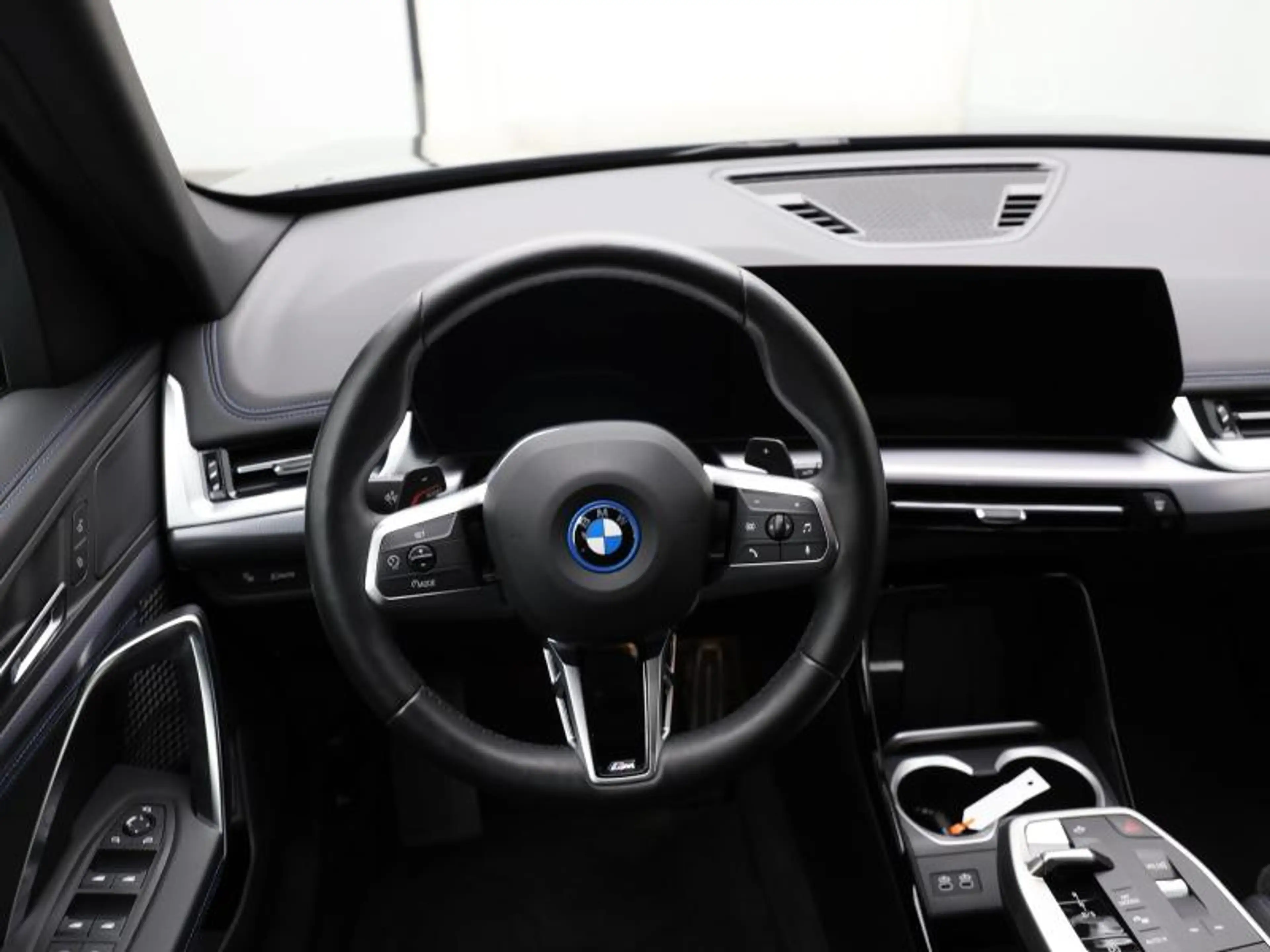 BMW X1 xDrive 25e M-PACK — photo 9