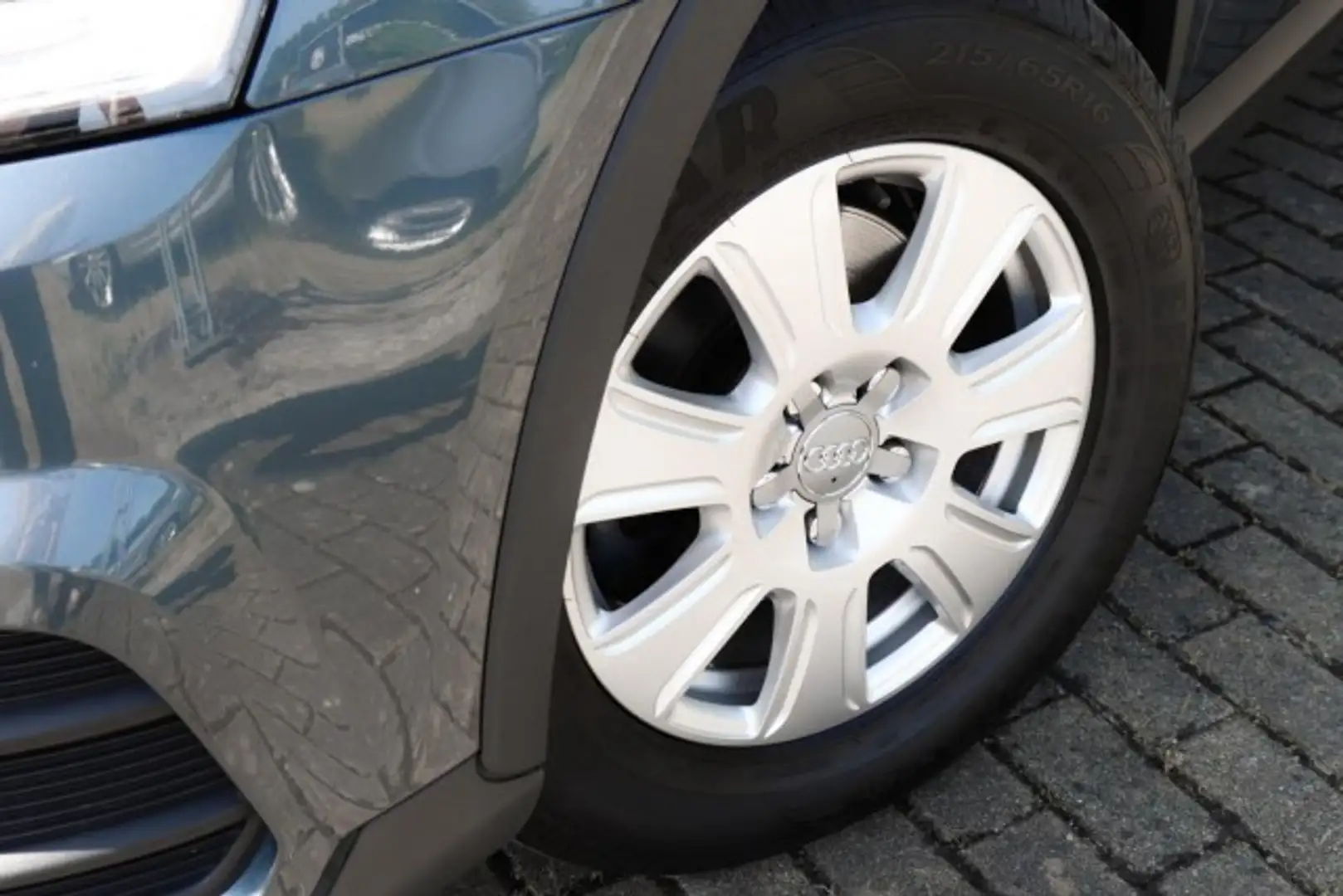 Audi Q3 1.4 TFSI 6-Gang LED*NAVI Klima Navi Einparkhilfe Azul - 2