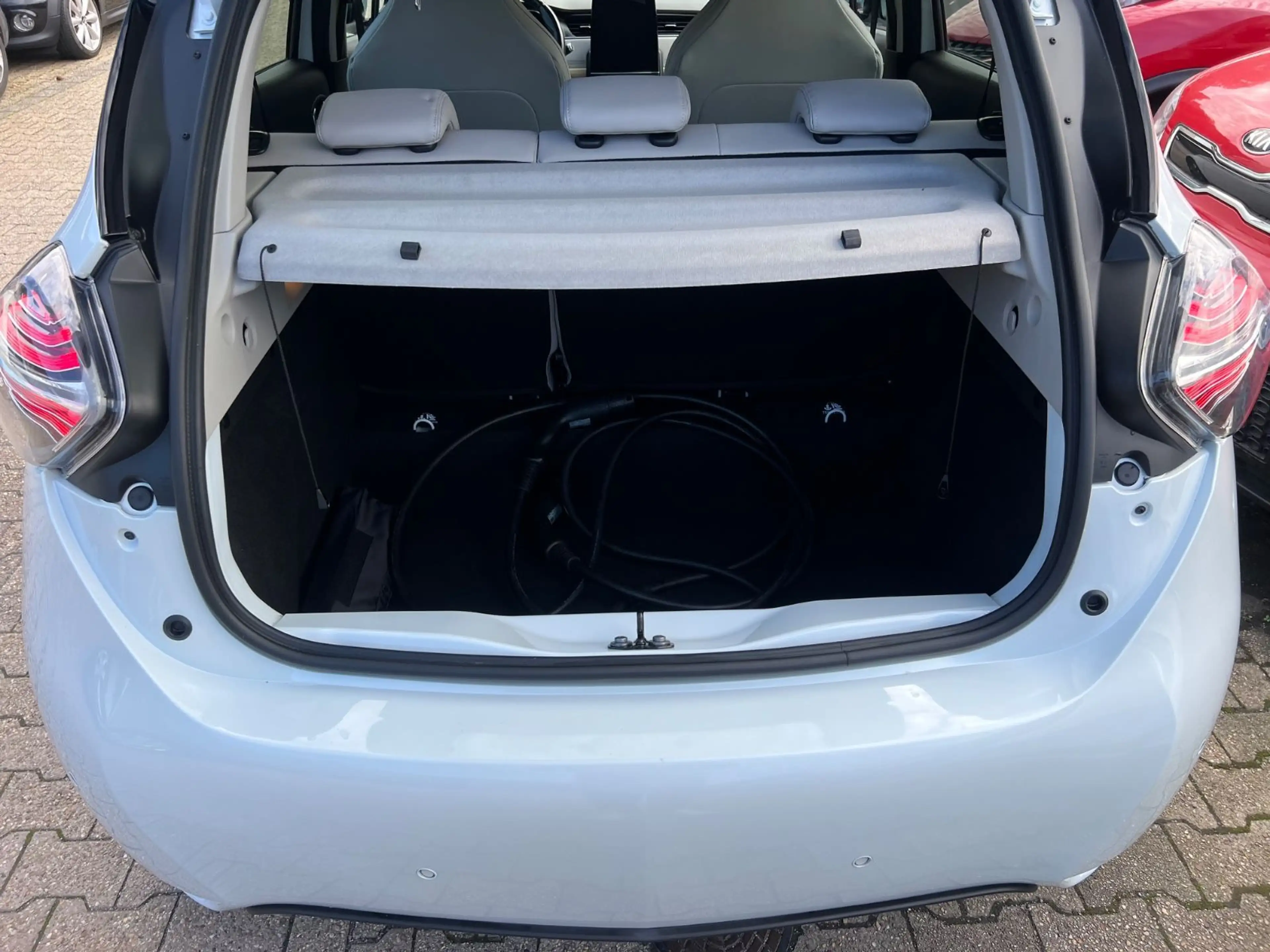 Renault ZOE Riviera NAVI*KAMERA*KLIMA*LEDER*INK-BATTERIE — photo 4