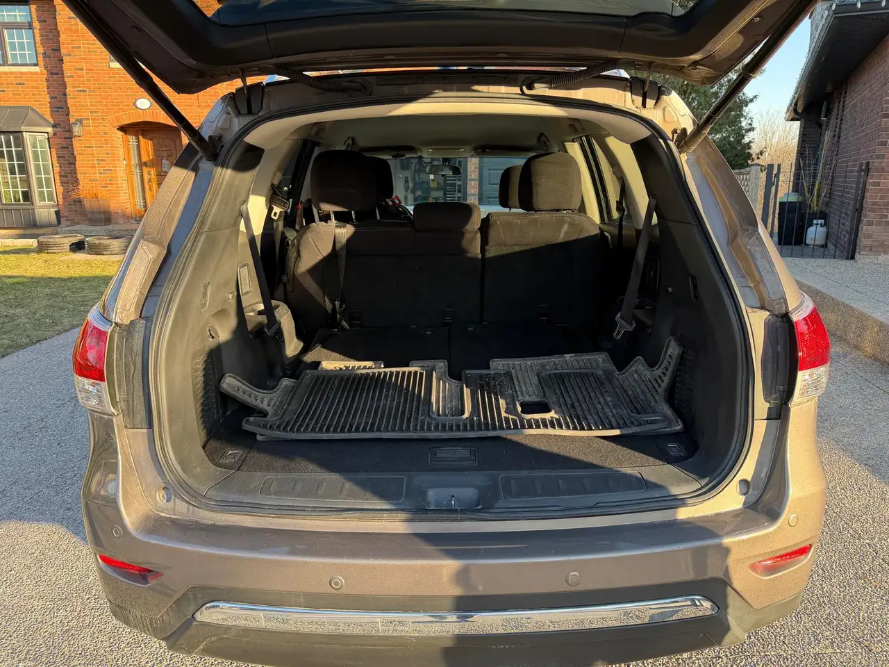 Nissan Pathfinder снимка Nissan Pathfinder