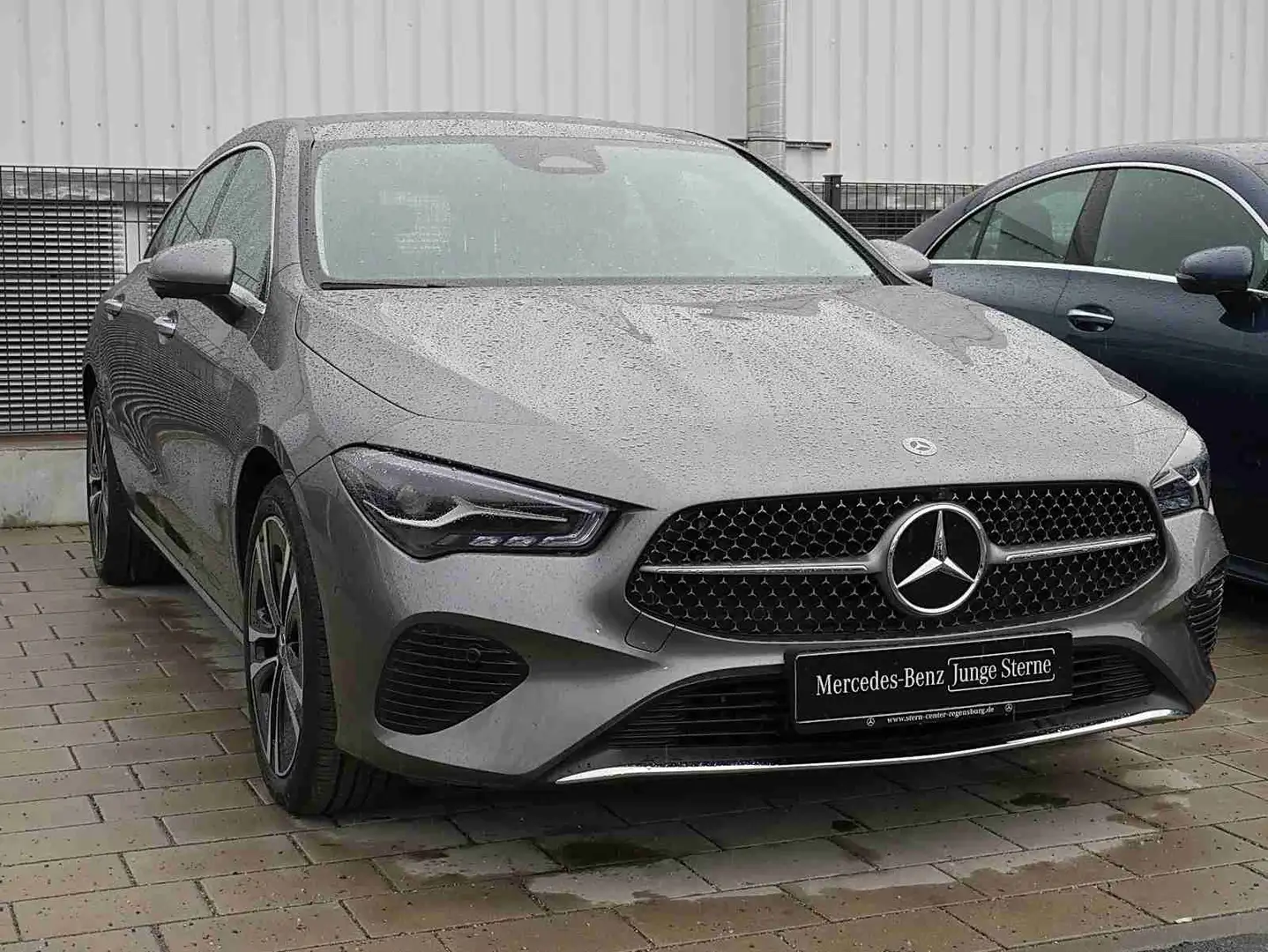 Mercedes-Benz CLA 180 PROGRESSIVE+DISTRONIC+360 Grijs - 2