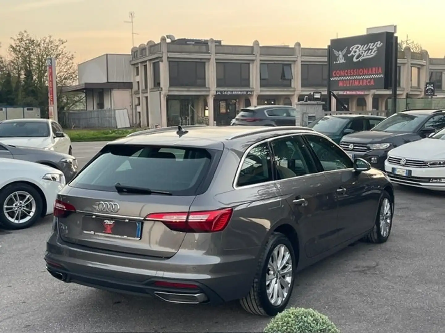 Audi A4 Avant 35 TDI/163 CV S tronic Business Advanced Šedá - 2