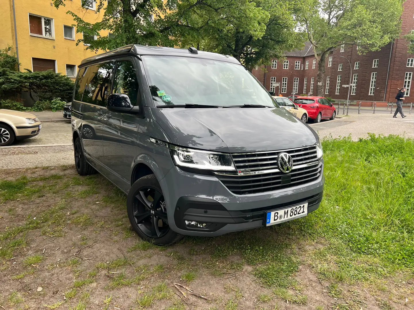 Volkswagen T6.1 Caravelle Caravelle T6.1 DSG Kurz 4MOTION Highline Gris - 1