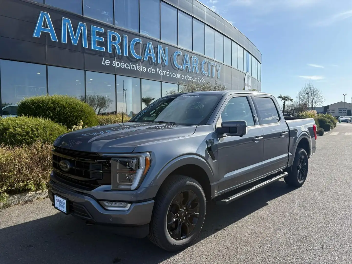 Ford F 150 Supercrew LARIAT Black Package V8 5.0L FLEXFUEL siva - 1