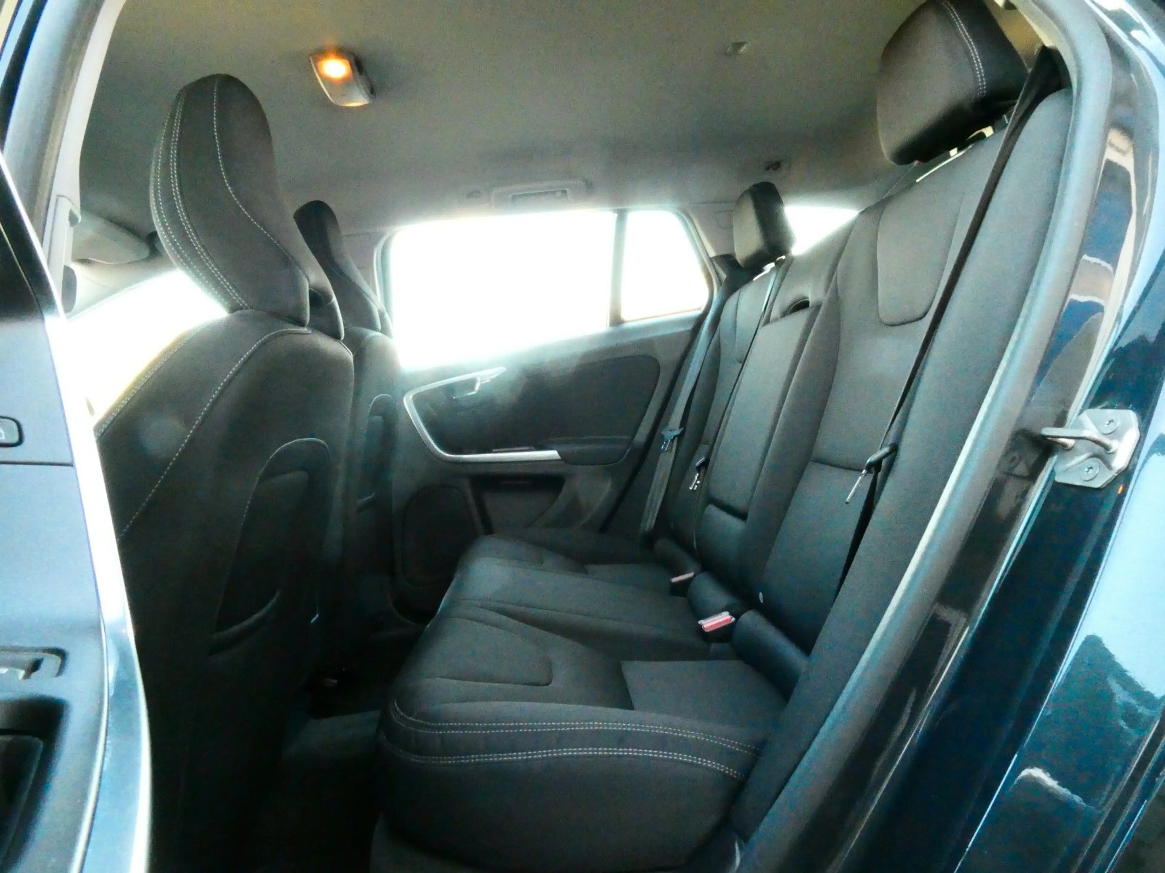 Volvo V60 Kombi Kinetic#XENON#NAVI#SHZ#2XPDC#AHK# — photo 16