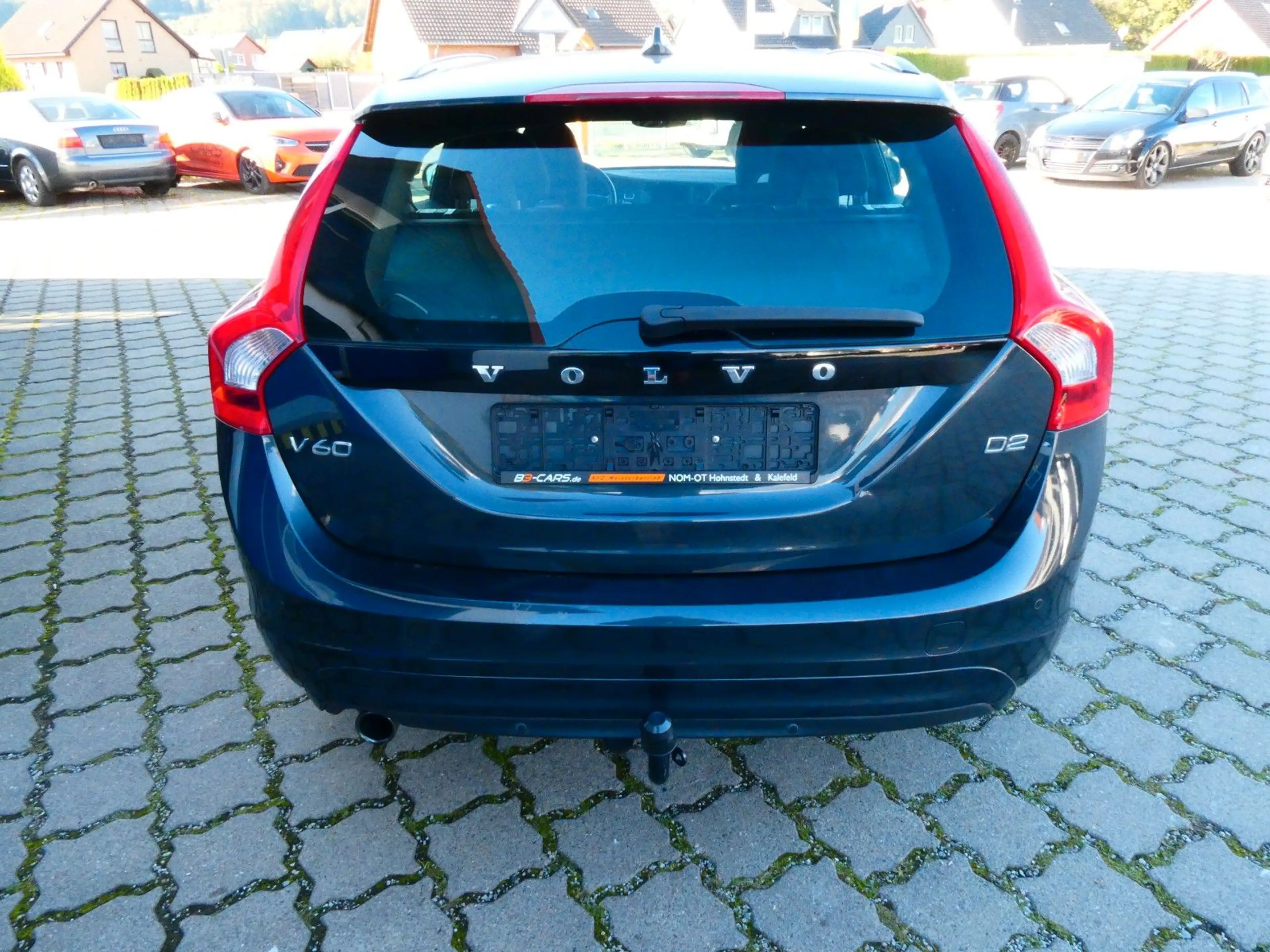Volvo V60 Kombi Kinetic#XENON#NAVI#SHZ#2XPDC#AHK# — photo 9