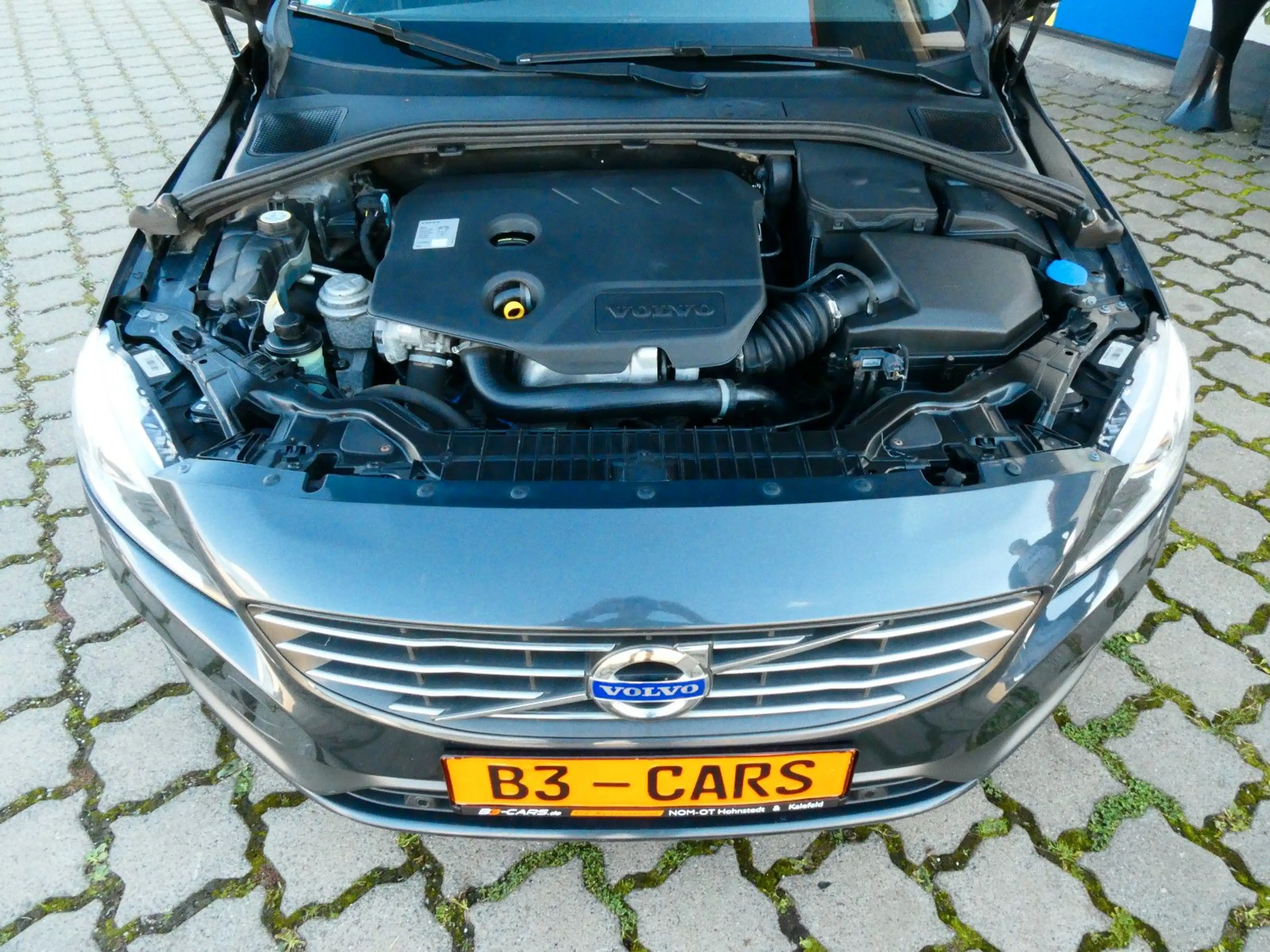 Volvo V60 Kombi Kinetic#XENON#NAVI#SHZ#2XPDC#AHK# — photo 13