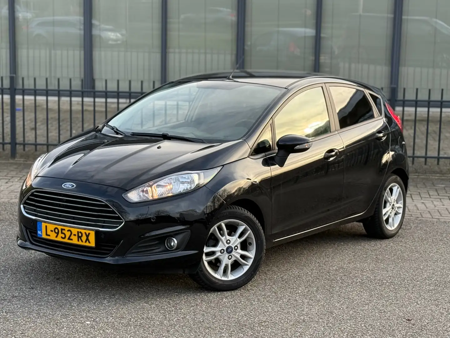 Ford Fiesta 1.0 EcoBoost / Stoelverwarming / APK / N Distribut Schwarz - 1