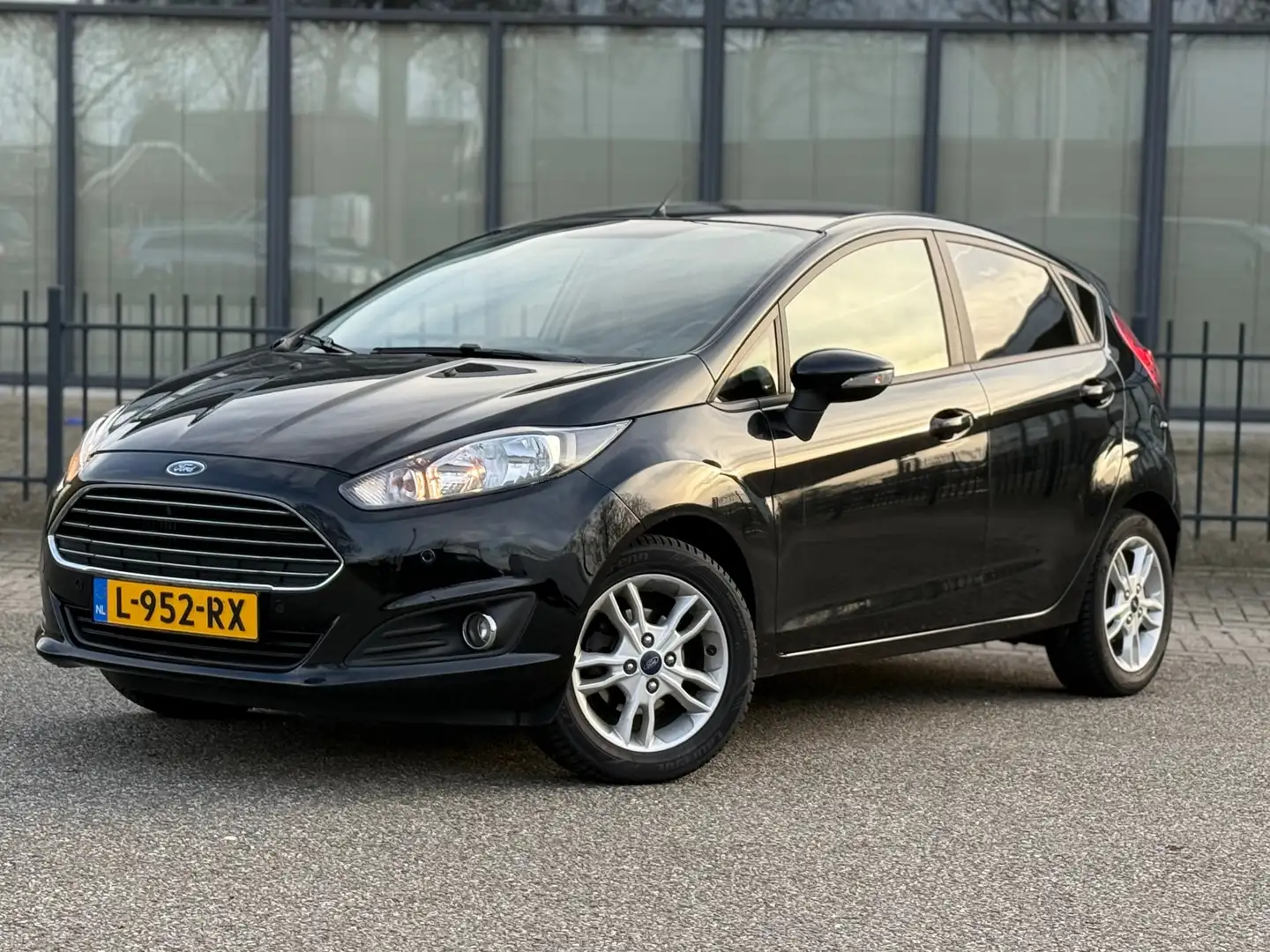 Ford Fiesta 1.0 EcoBoost / Stoelverwarming / APK / N Distribut Schwarz - 2