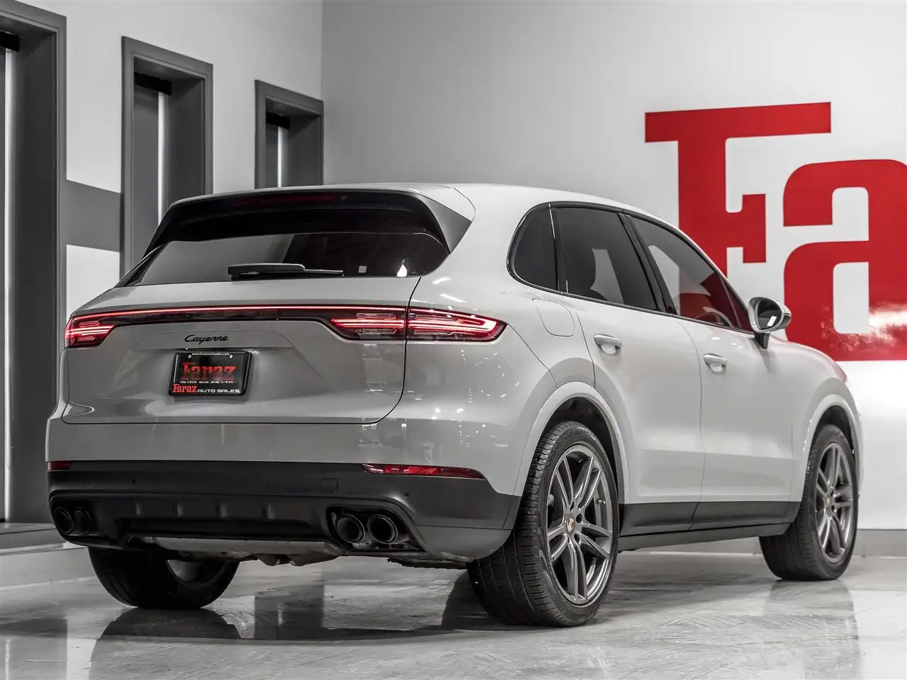 Porsche Cayenne снимка Porsche Cayenne