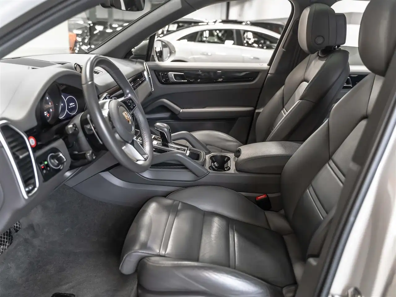 Porsche Cayenne снимка Porsche Cayenne