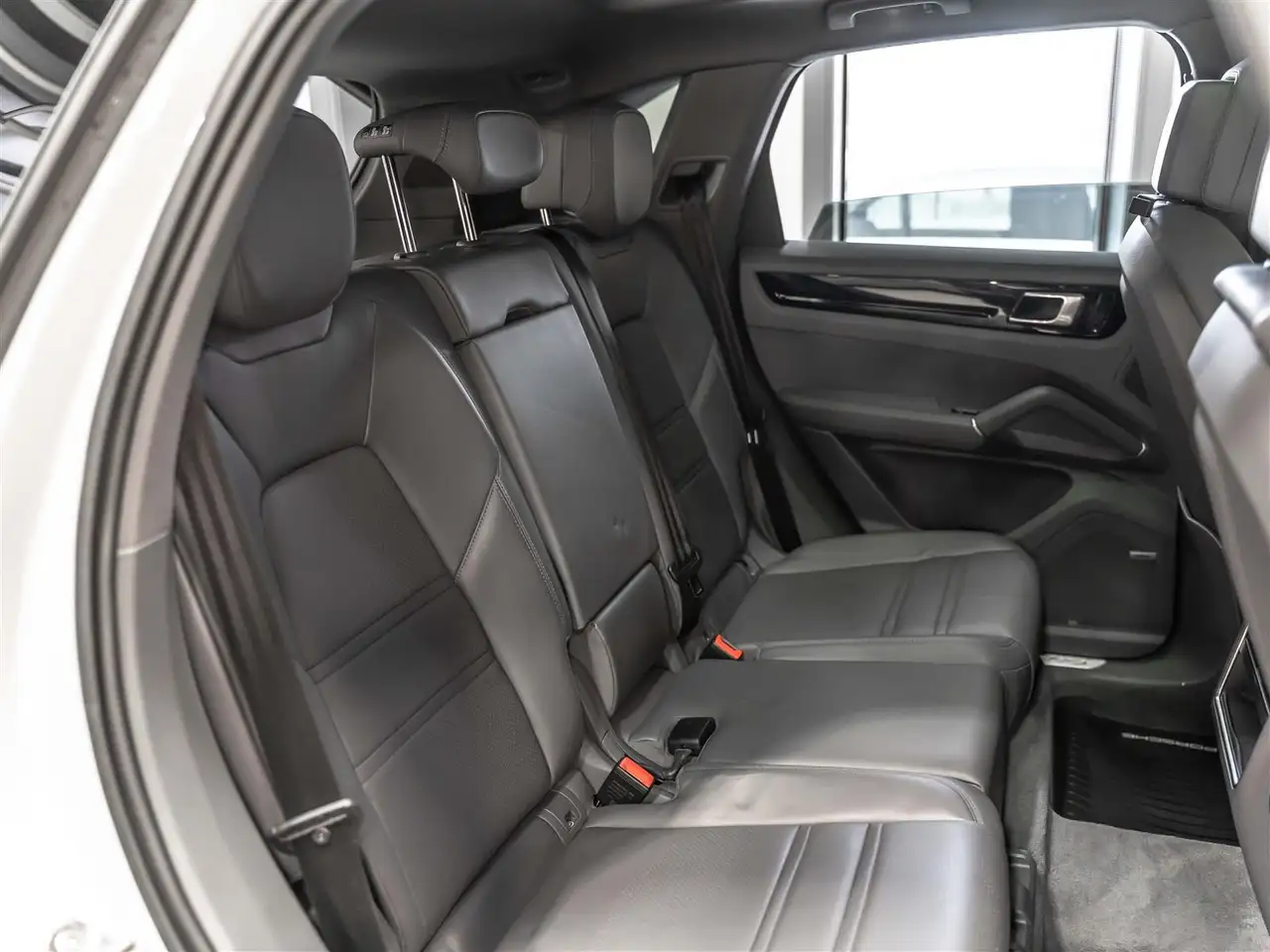 Porsche Cayenne снимка Porsche Cayenne