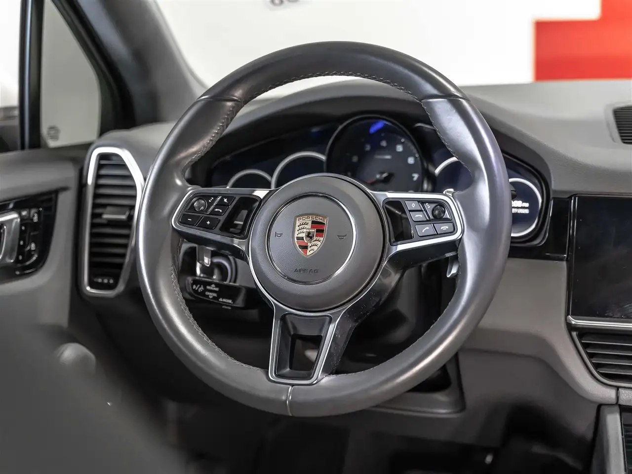 Porsche Cayenne снимка Porsche Cayenne