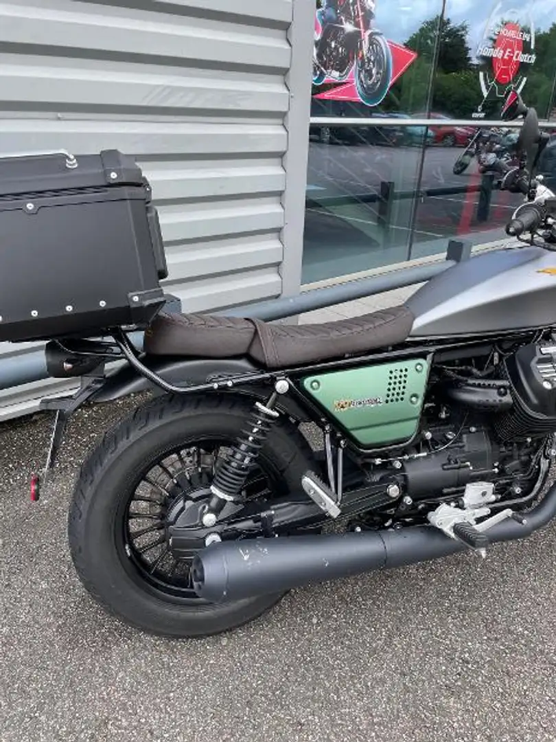 Moto Guzzi V 9 Gris - 2