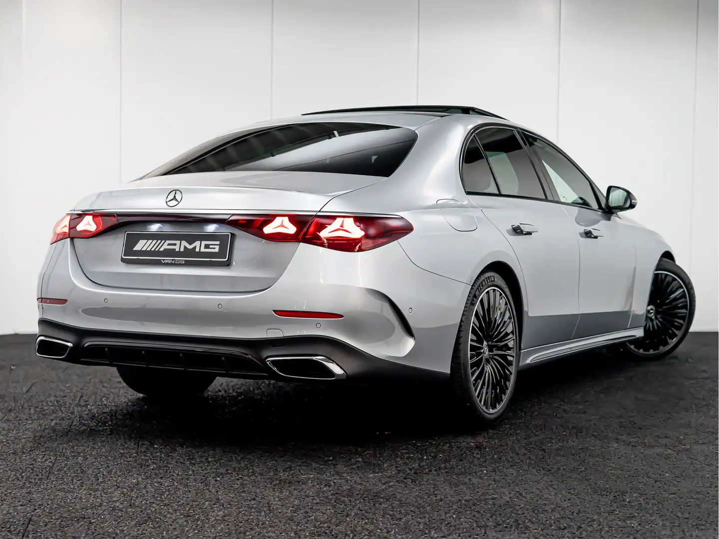 Mercedes-Benz E 400 E e 4MATIC AMG Line | Achterassturing | Compleet Gris - 2