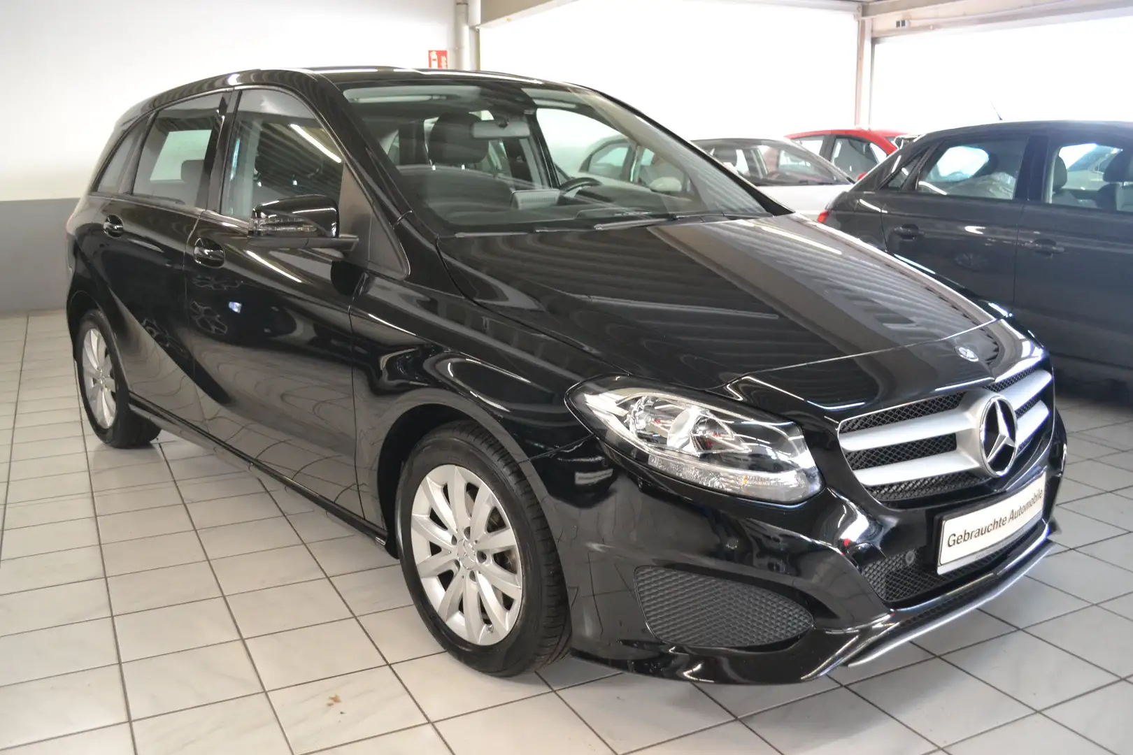 Mercedes-Benz B 200 D AUTOMATIK * CO²-104g *2.HAND*NAVIGATION*TEMPO Schwarz - 2