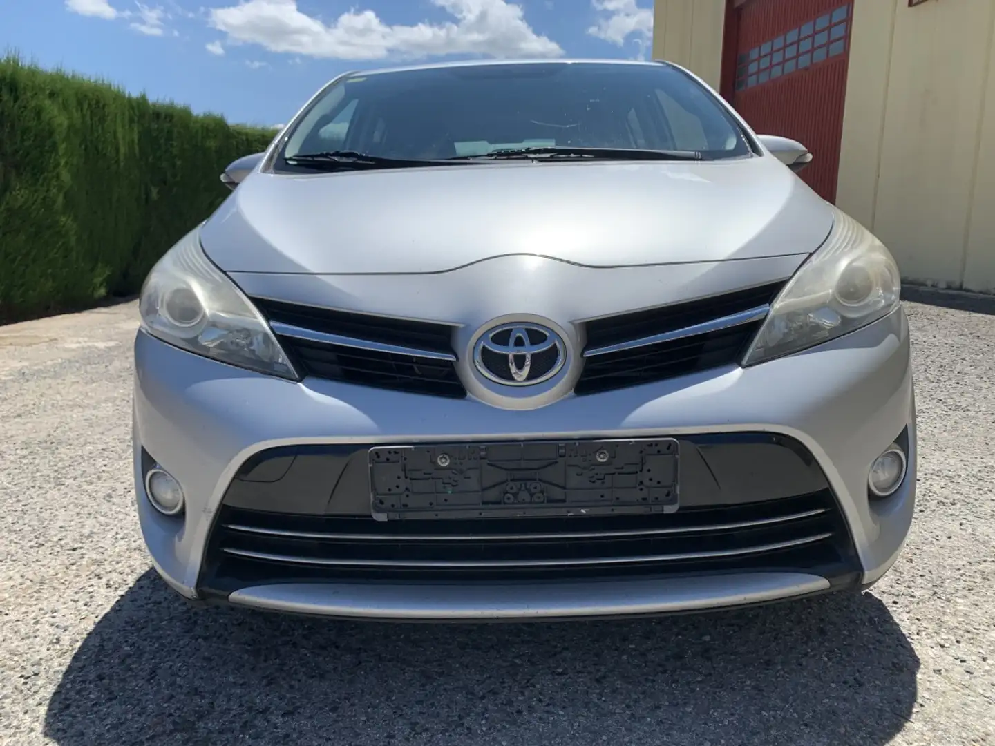 Toyota Verso 120D Comfort 5pl. Gris - 1