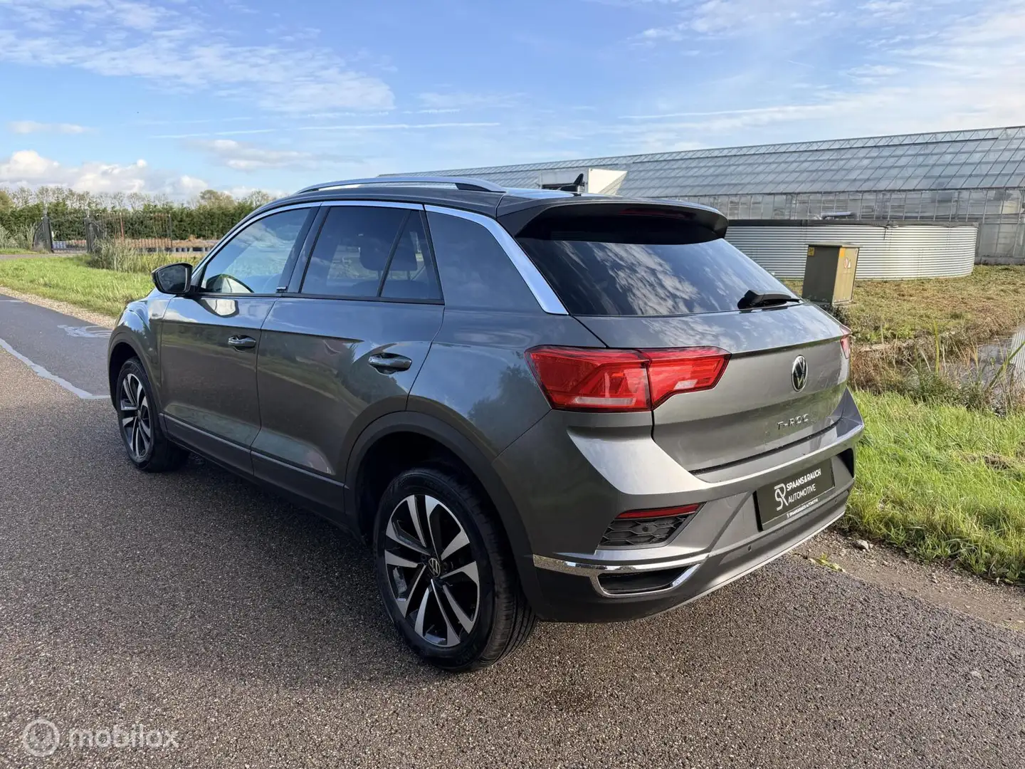 Volkswagen T-Roc 1.5 TSI DSG United / Cam / Navi / CarPlay Grijs - 2