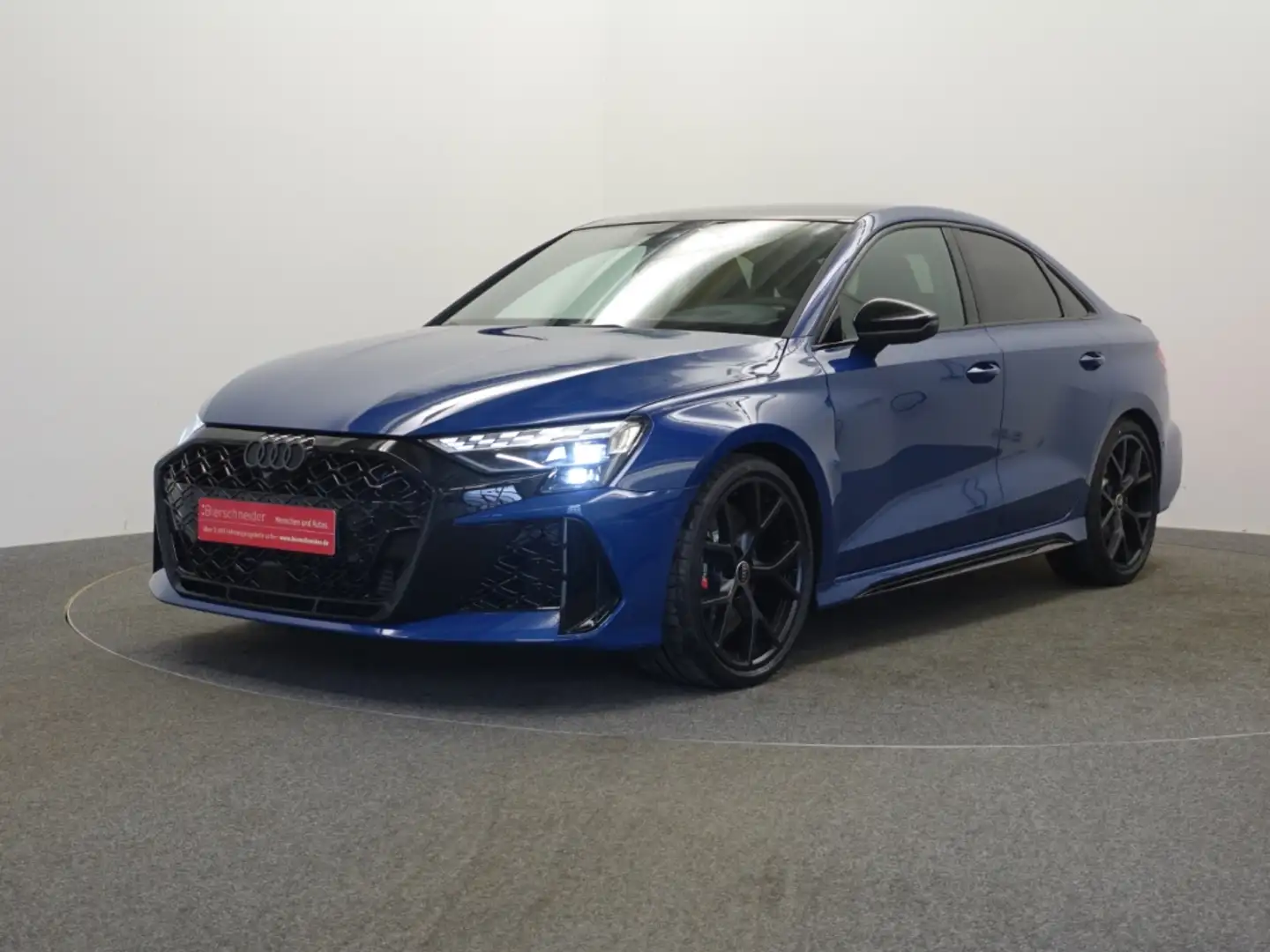 Audi RS3 Limousine FACELIFT PANO HEADUP SONOS SPORTAGA MATR Blau - 1