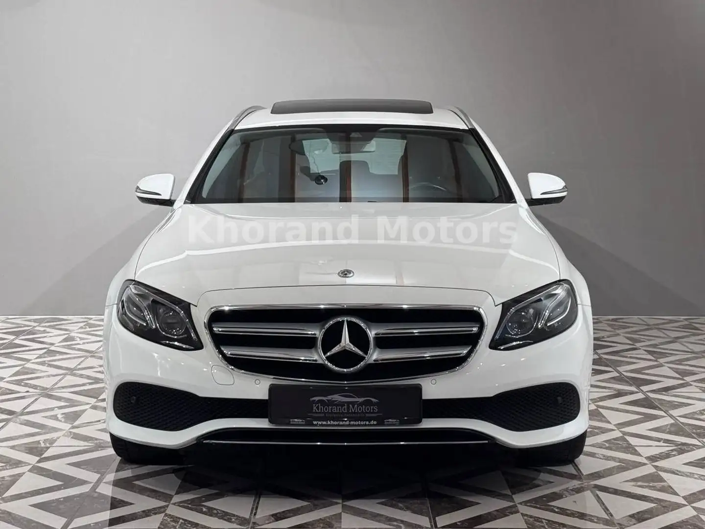 Mercedes-Benz E 250 E -Klasse T-Modell E 250 Bílá - 2