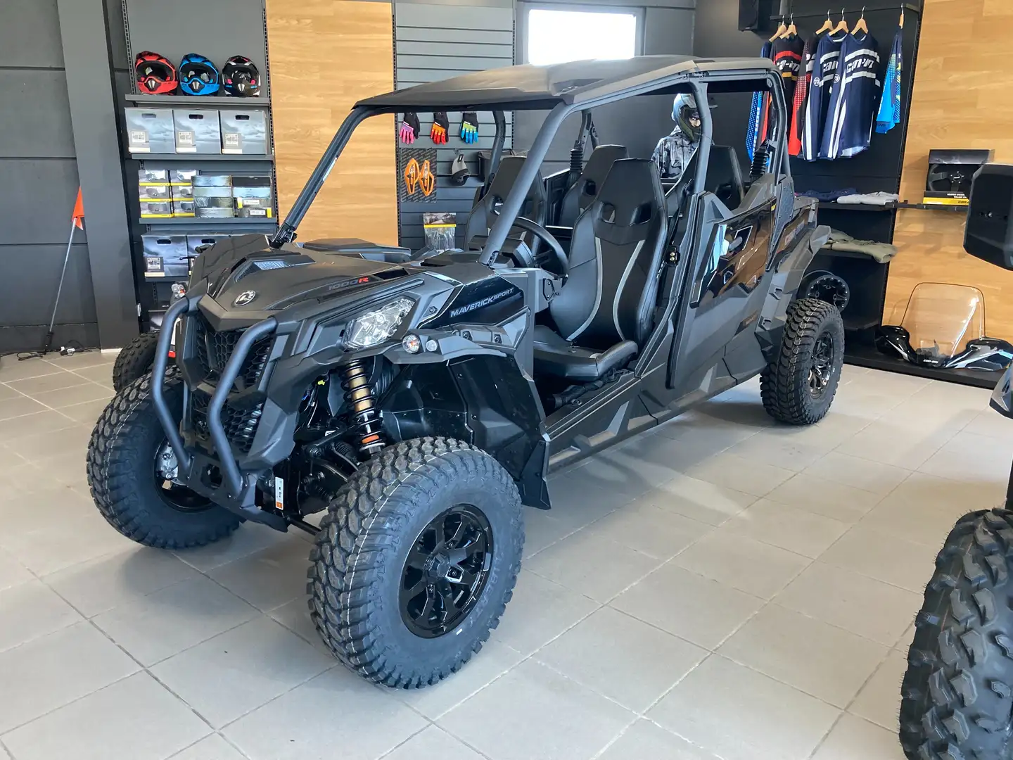 Can-Am Maverick Sport MAX DPS 1000R T // MY26, 4 zitplaatsen! Zwart - 1