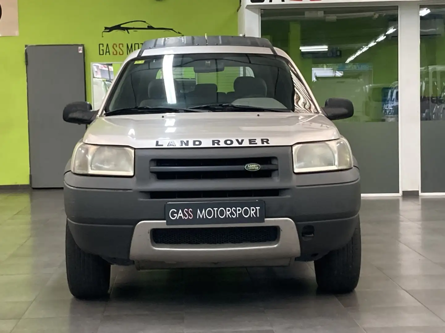 Land Rover Freelander 2.0 TD4 Plateado - 2
