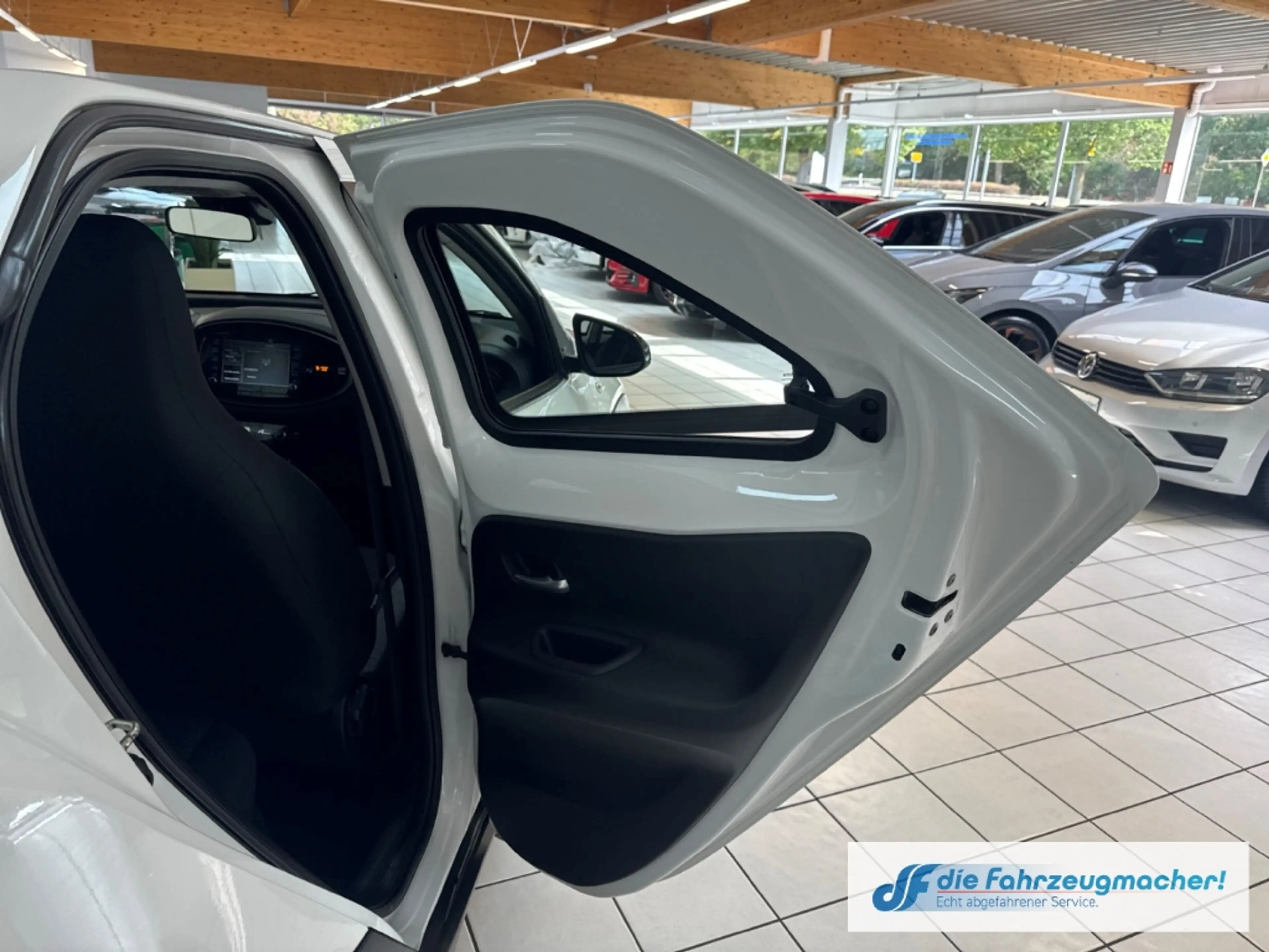 Toyota Aygo X Play Apple CarPlay Android Auto Mehrzonenklima Mus — photo 13