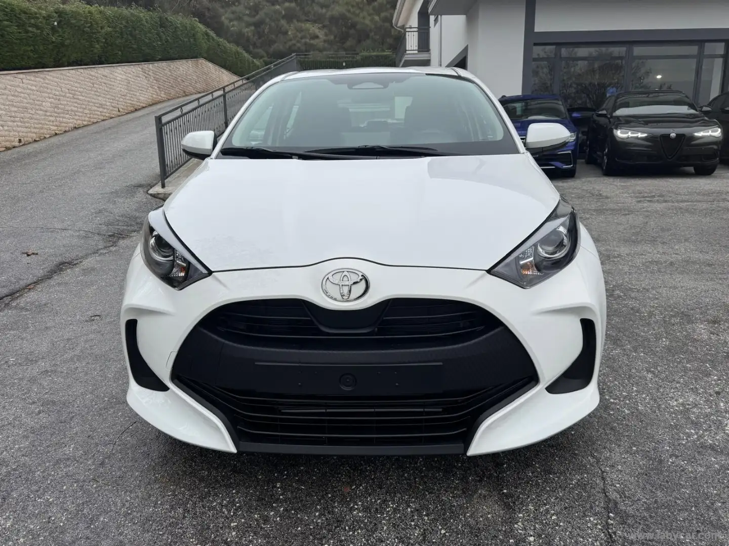 Toyota Yaris 1.5 Hybrid 5p. Active Wit - 2