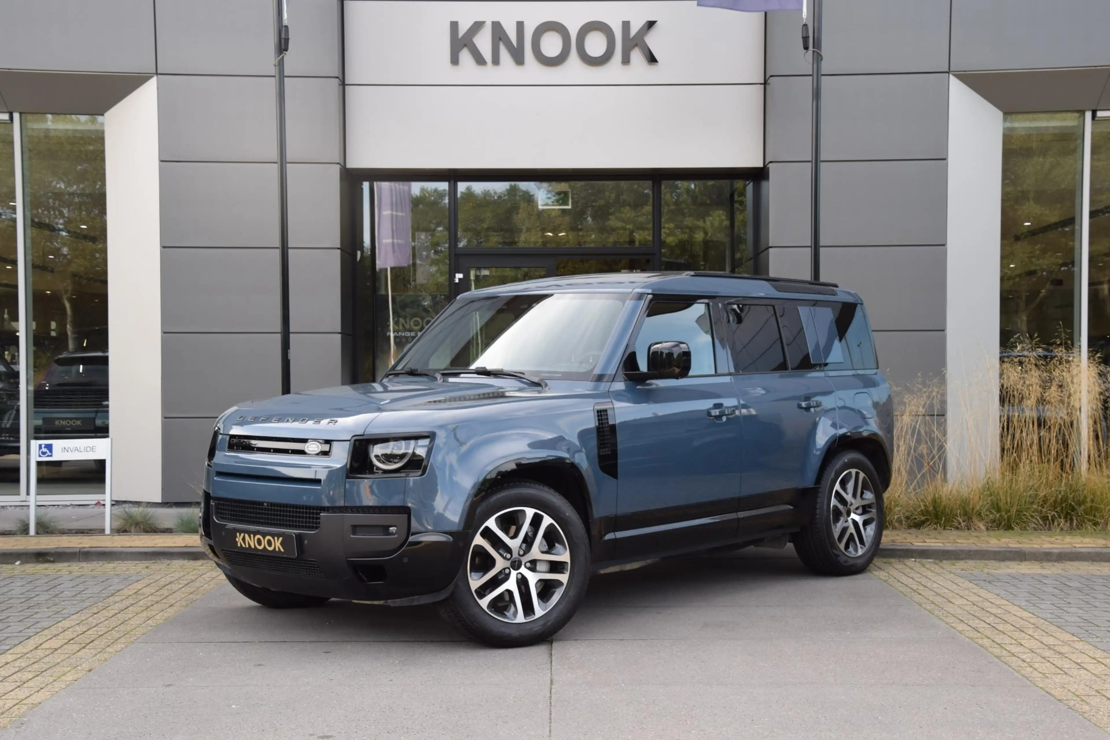 Land Rover Defender 110 2.0 P300e 110 X-Dynamic SE