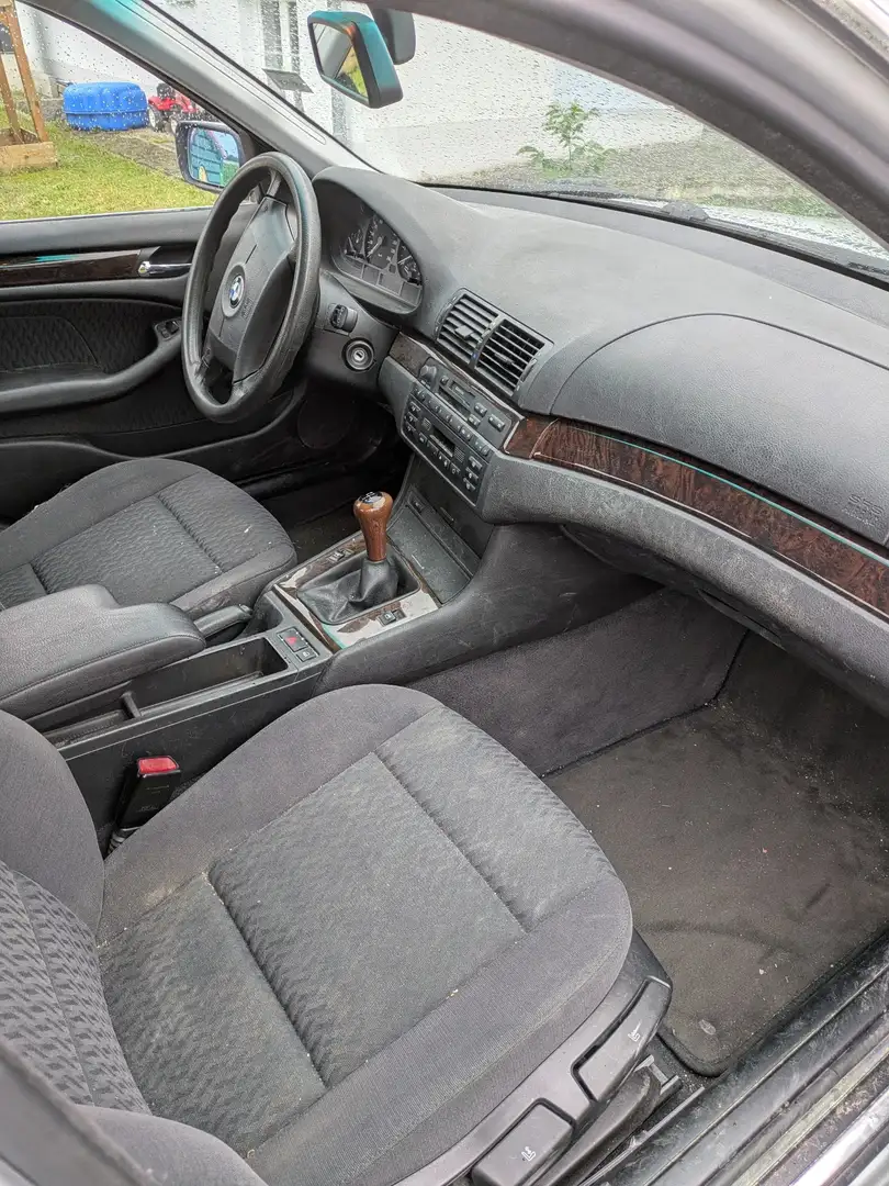 BMW 320 320i - 2