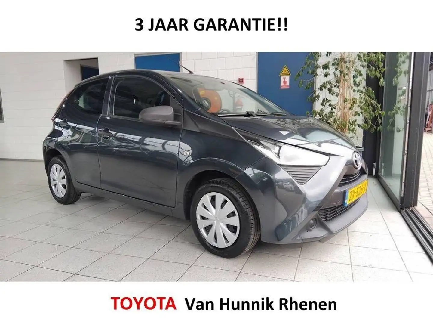 Toyota Aygo 1.0 VVT-i x-fun | Airco | Parksens A | Snelheidsbe Grijs - 1