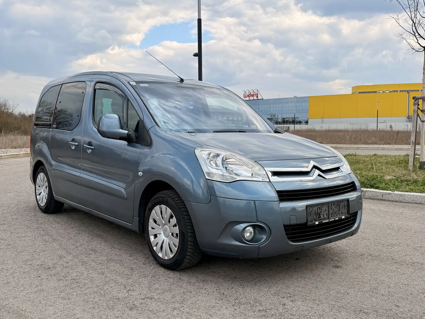 Citroen Berlingo 1,6 HDi 90 emotion FAP Grau - 1