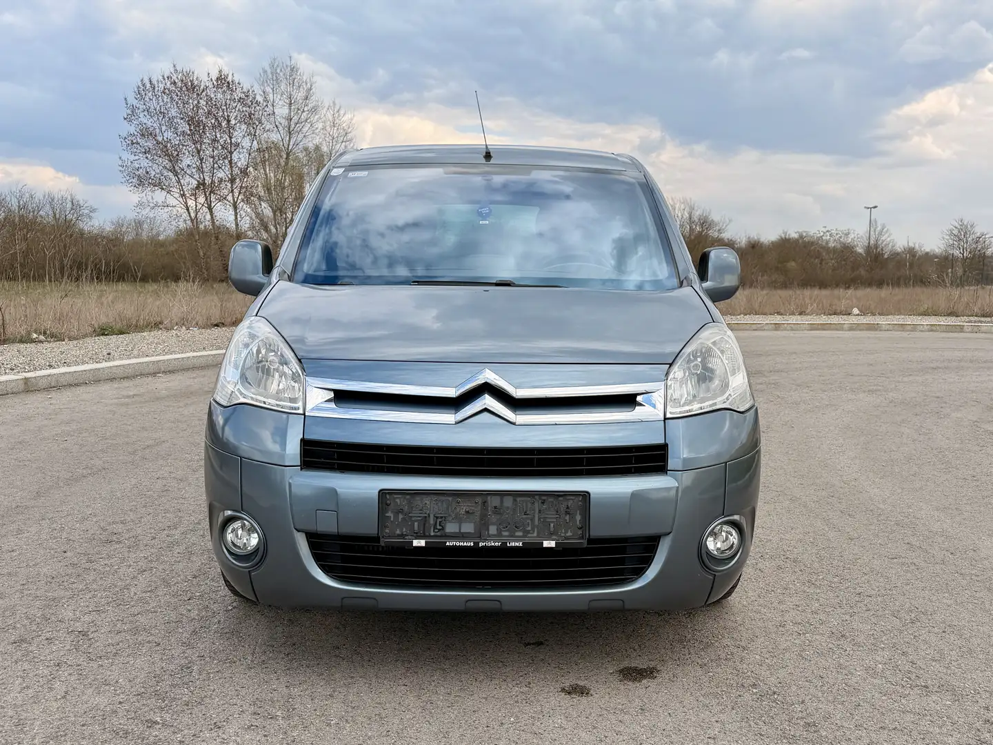 Citroen Berlingo 1,6 HDi 90 emotion FAP Grau - 2