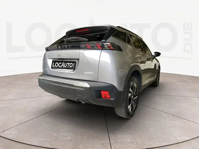 Peugeot 2008 view 4