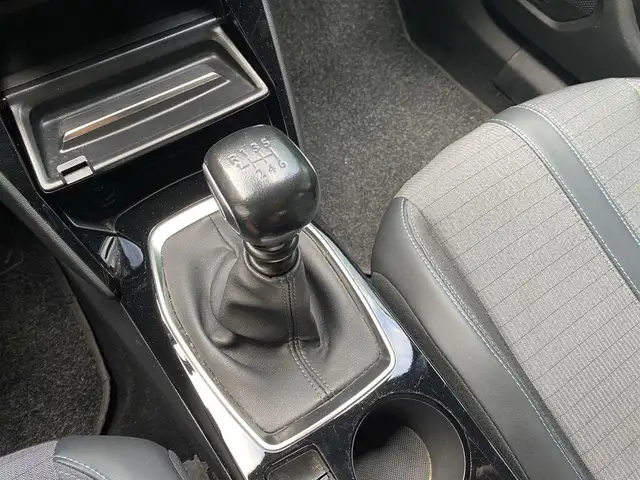 Peugeot 2008 view 12