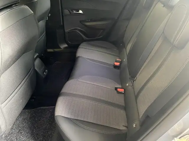 Peugeot 2008 view 8