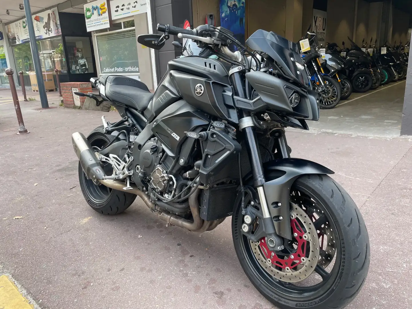 Yamaha MT-10 Noir - 2