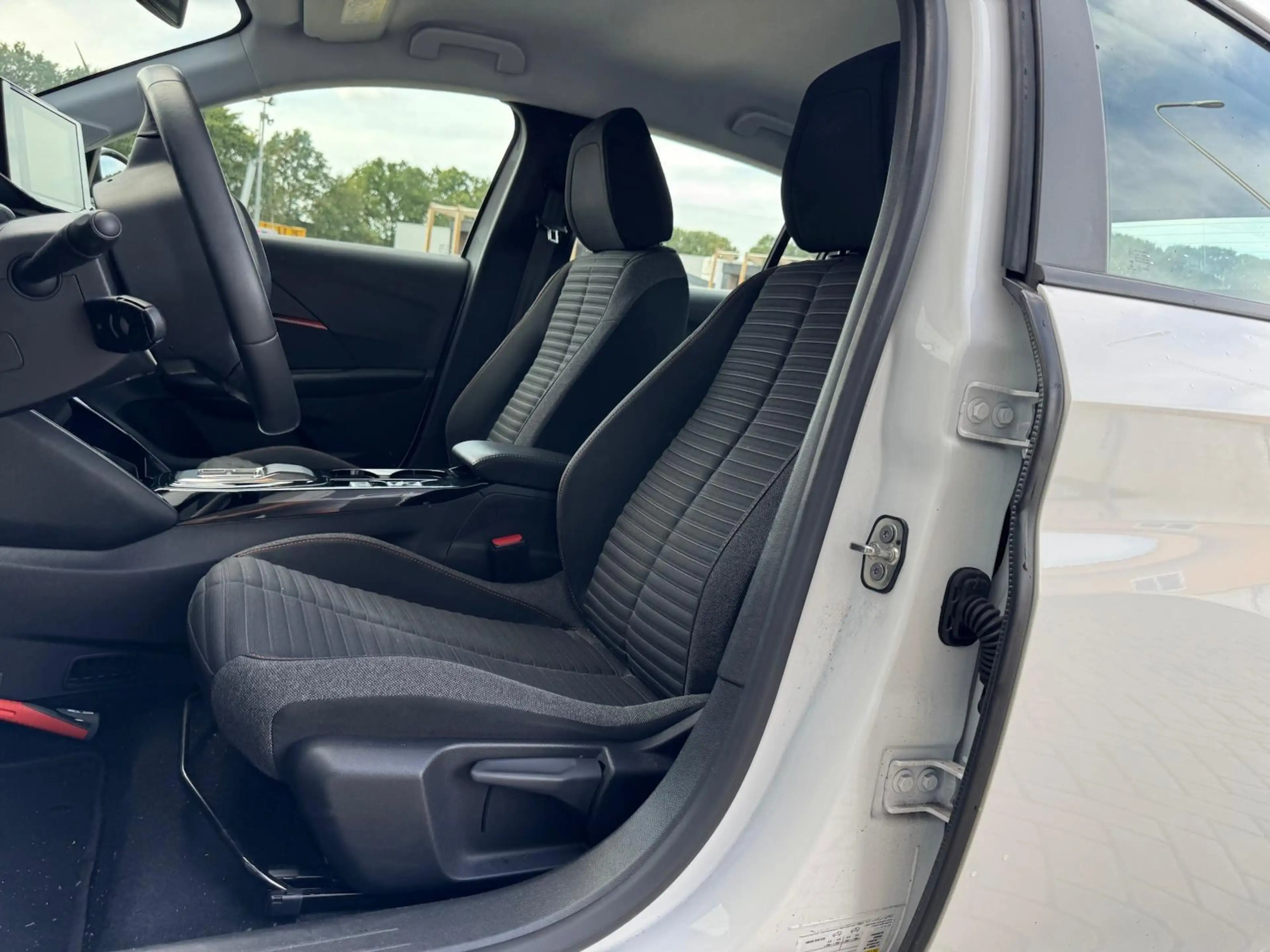Peugeot e-208 EV GT 350 50 kWh — photo 5