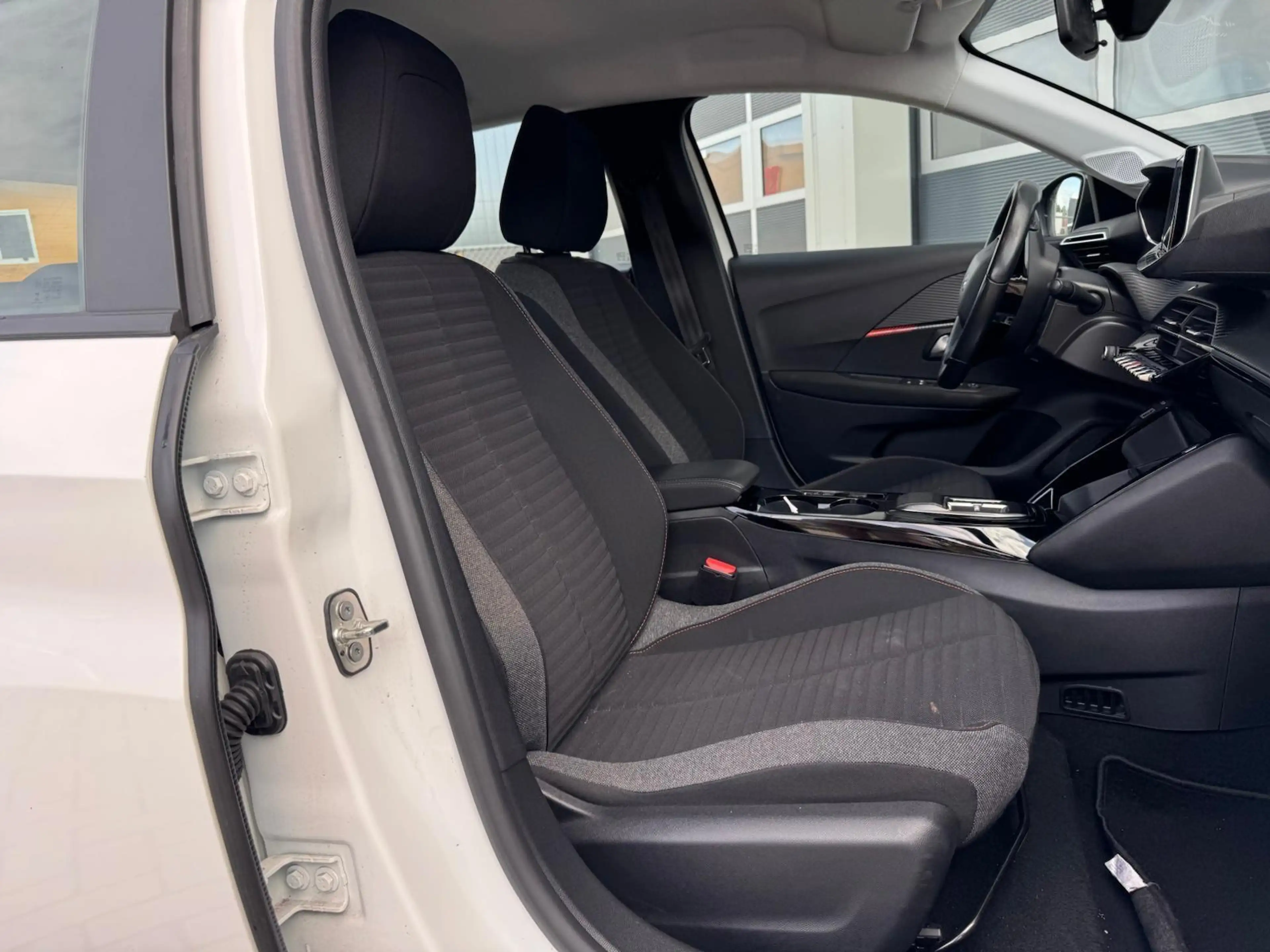 Peugeot e-208 EV GT 350 50 kWh — photo 21