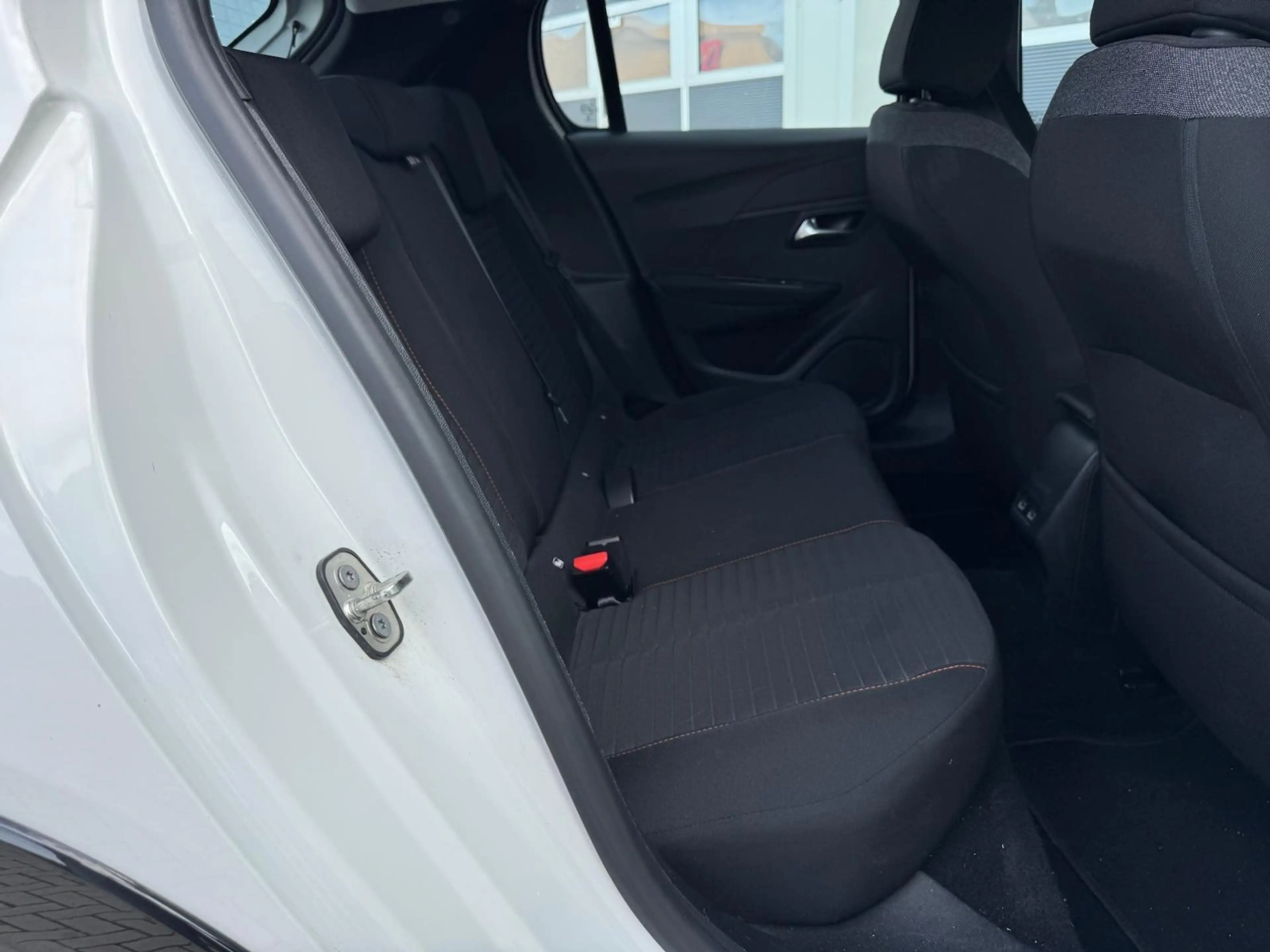 Peugeot e-208 EV GT 350 50 kWh — photo 22