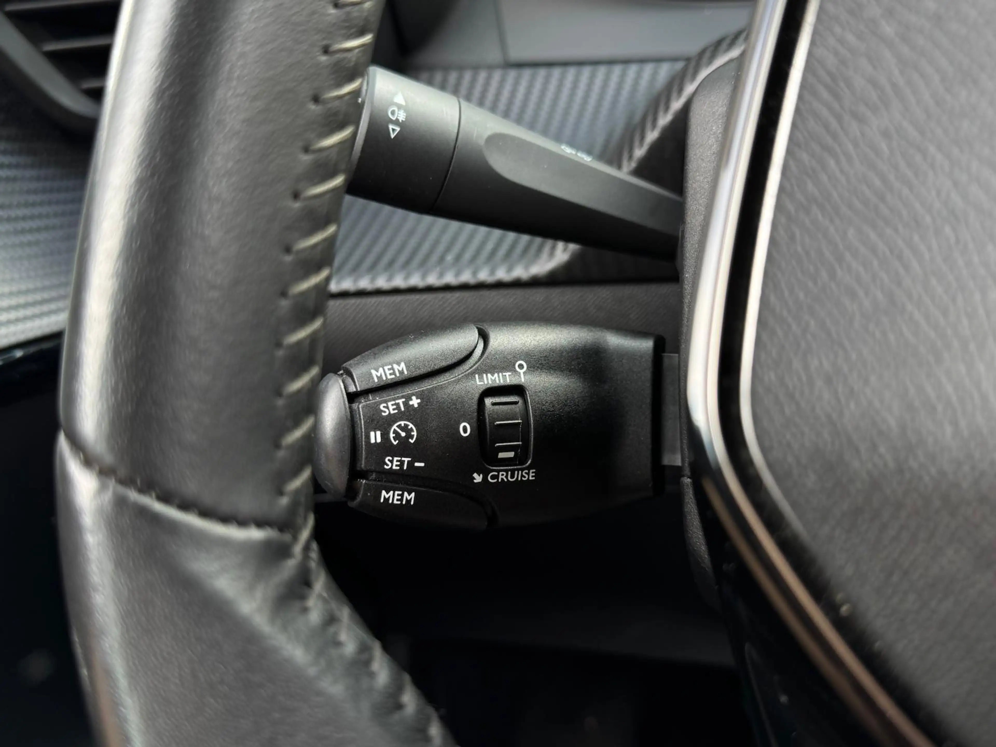 Peugeot e-208 EV GT 350 50 kWh — photo 10