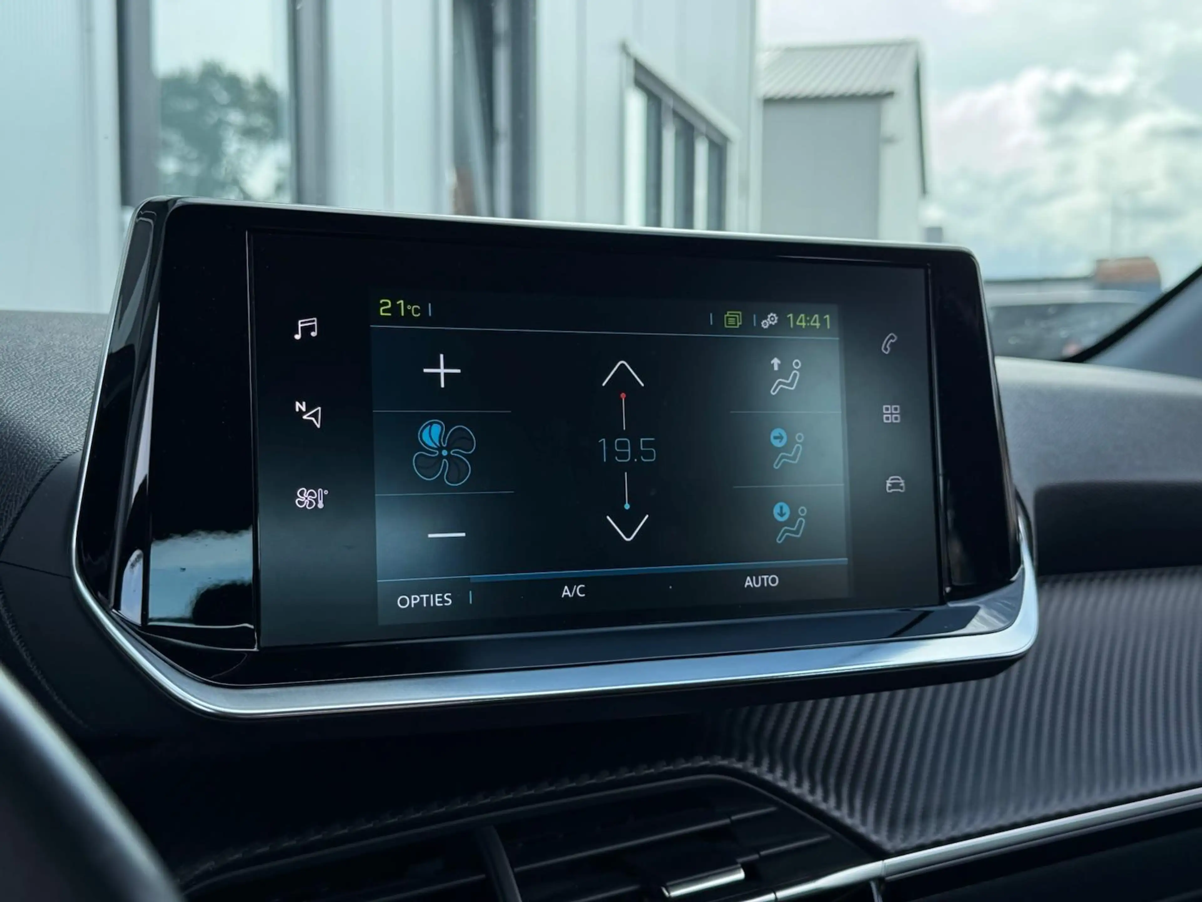 Peugeot e-208 EV GT 350 50 kWh — photo 17
