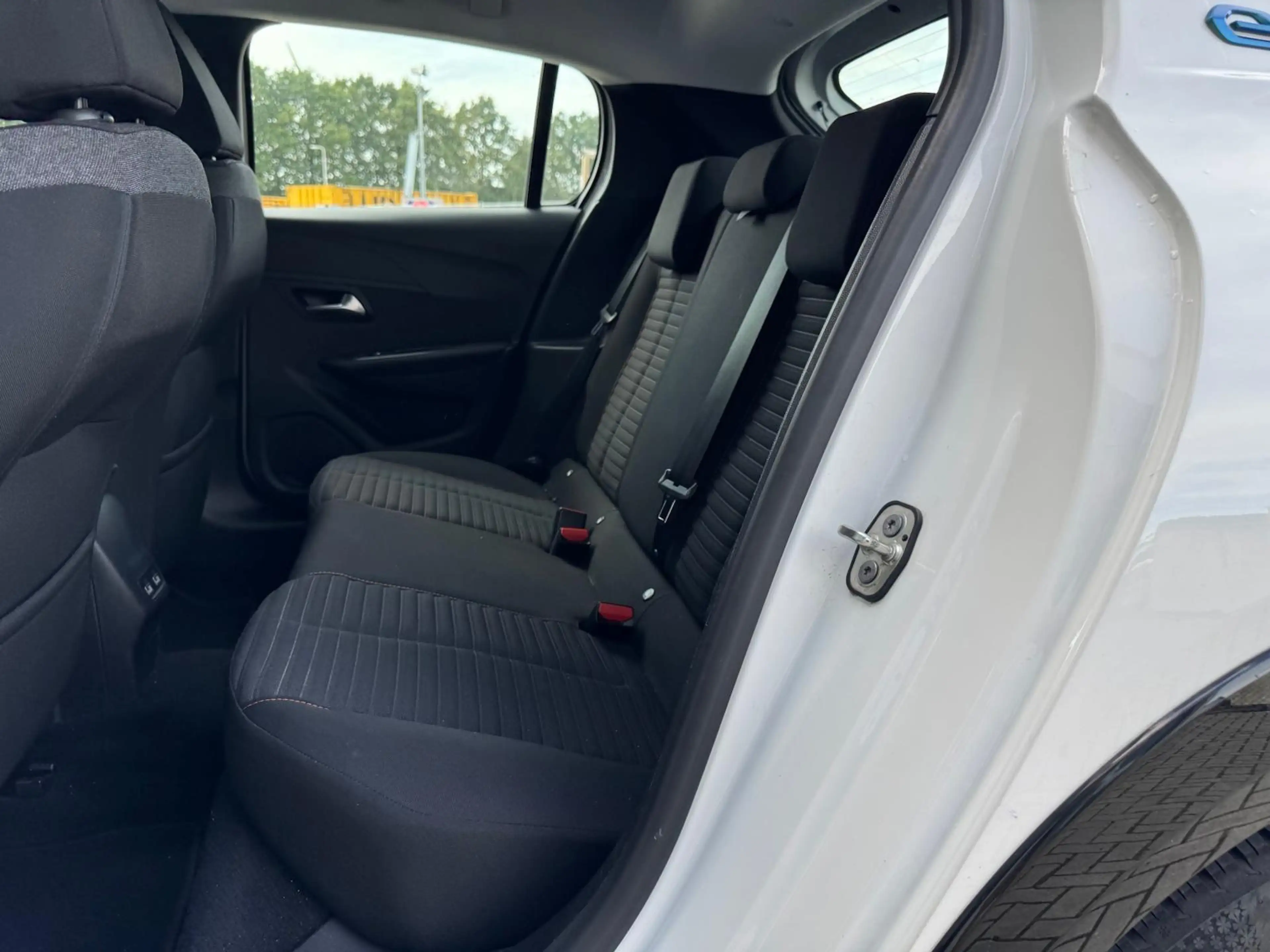 Peugeot e-208 EV GT 350 50 kWh — photo 6