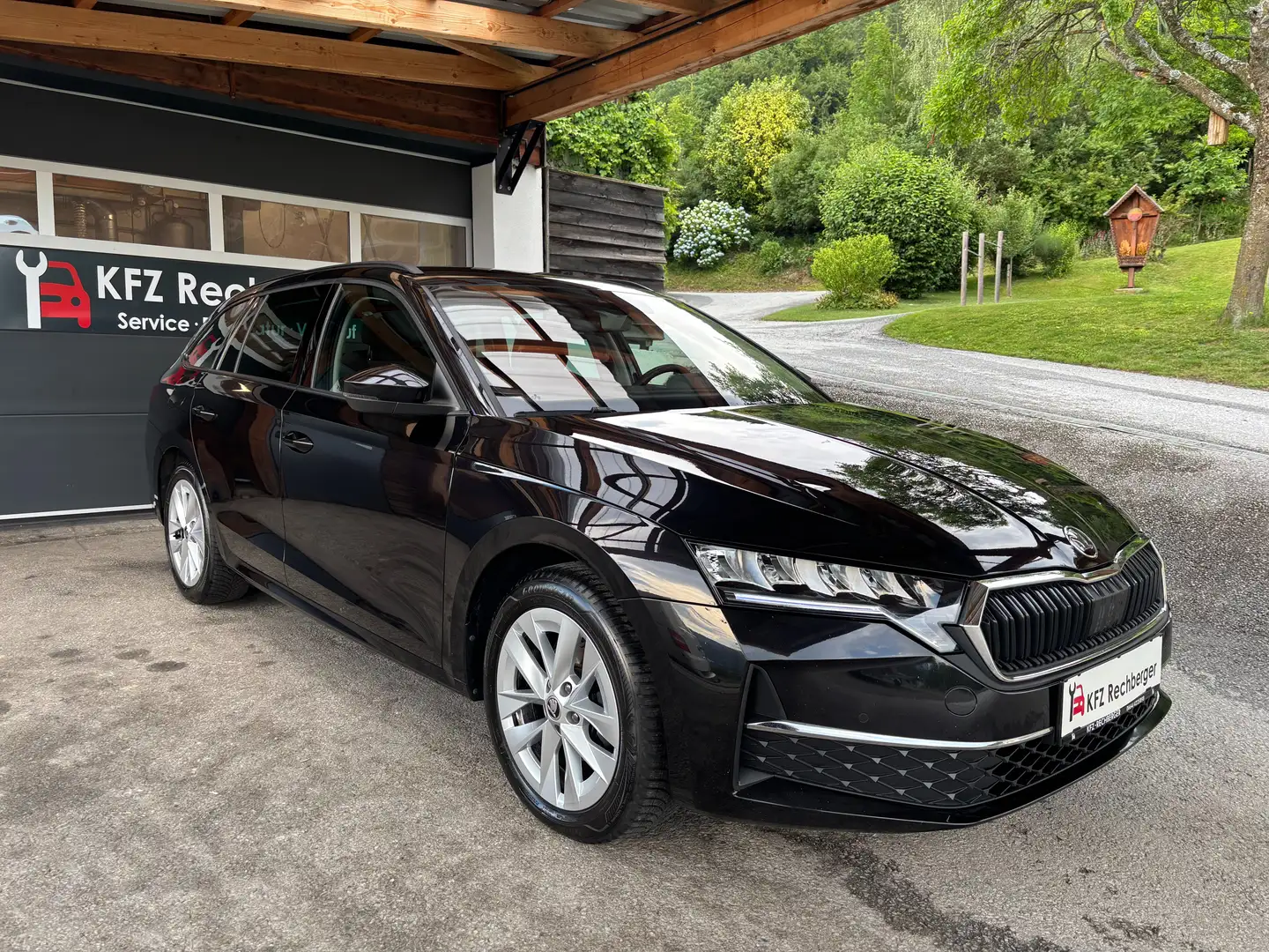 Skoda Octavia GARANTIE AHV LED SHZ MULTI NAVI APP KAMERA  17 Schwarz - 1