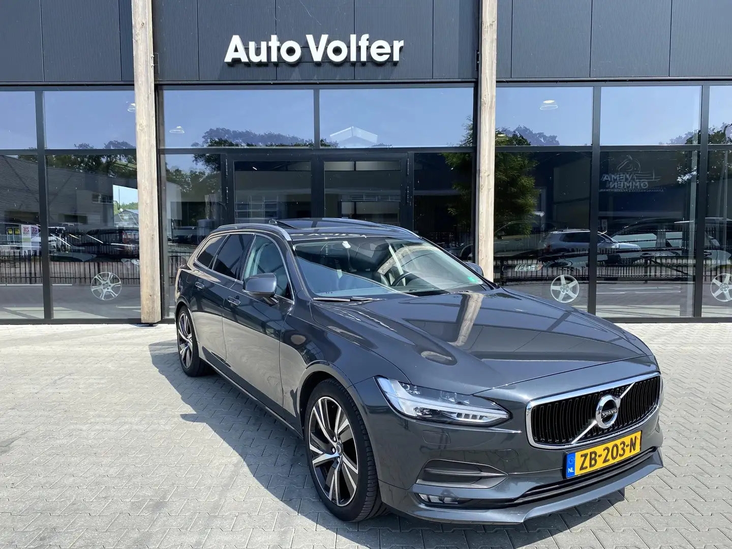 Volvo V90 2.0 T5 Momentum open dak|ACC|leder|cam Zwart - 1